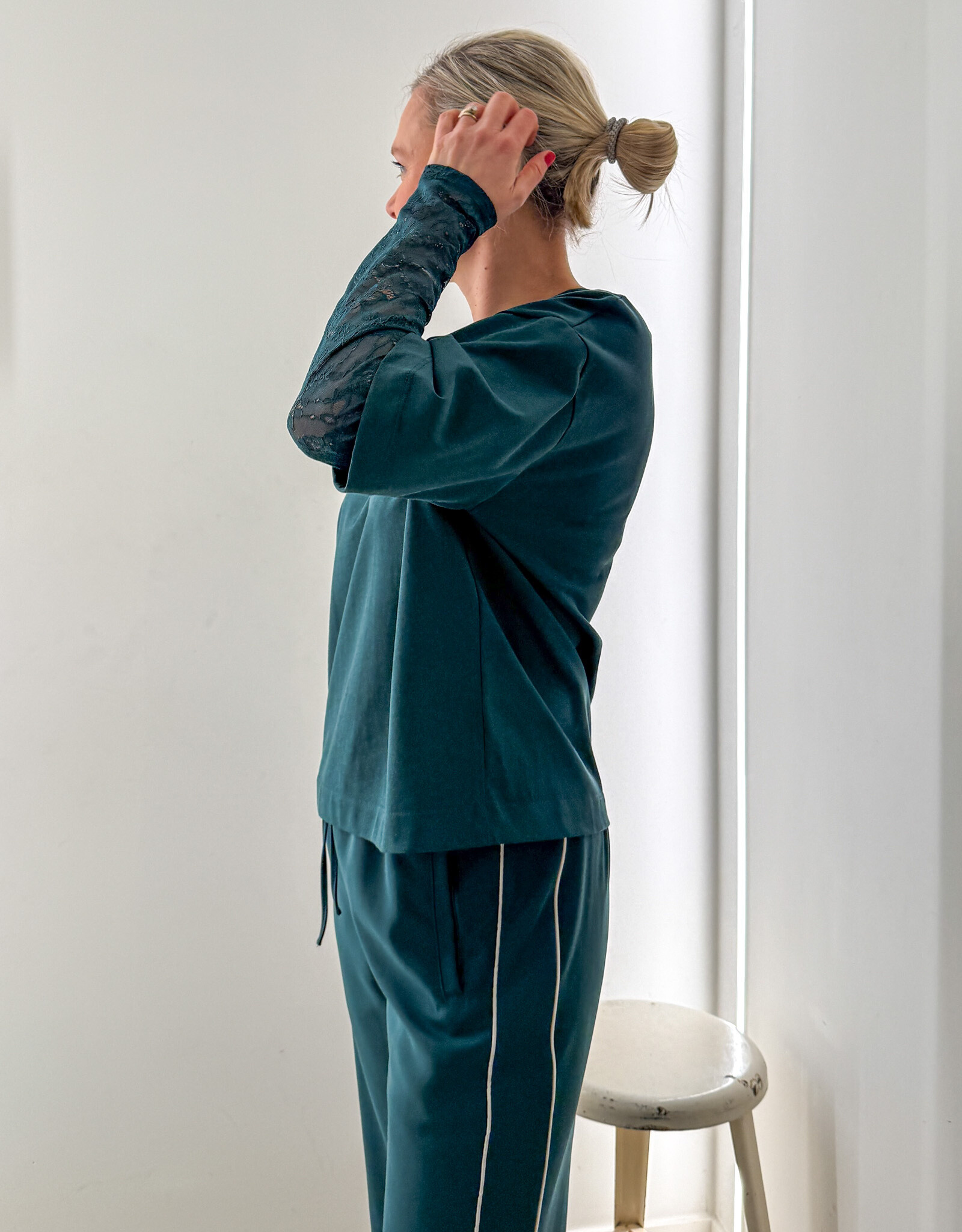 Catwalk Junkie T-Shirt Lange Mouw 'Lace Sleeves' - Sea Moss - Catwalk Junkie