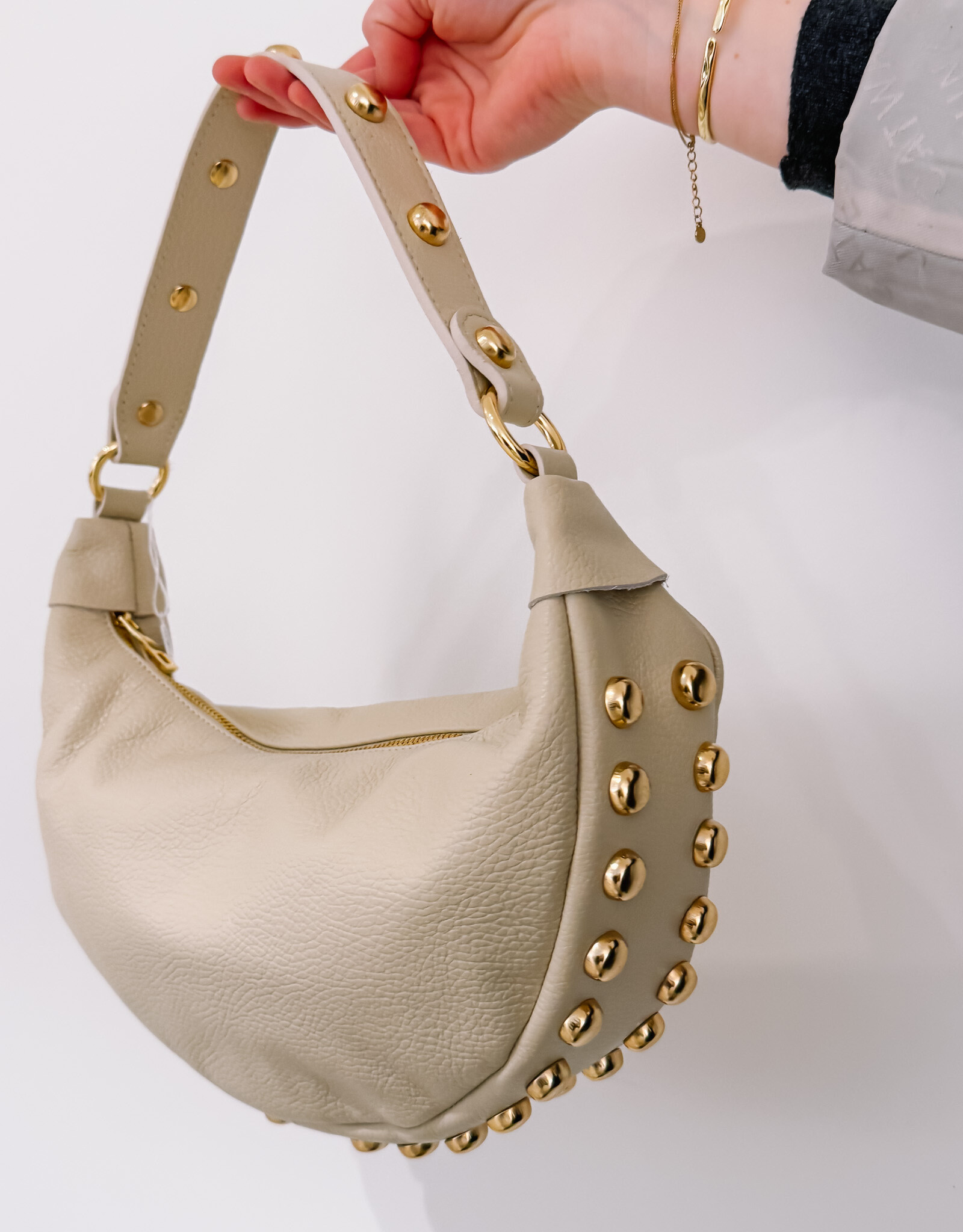The Golden House - Giul Handtas Studs 'Ine' - Beige