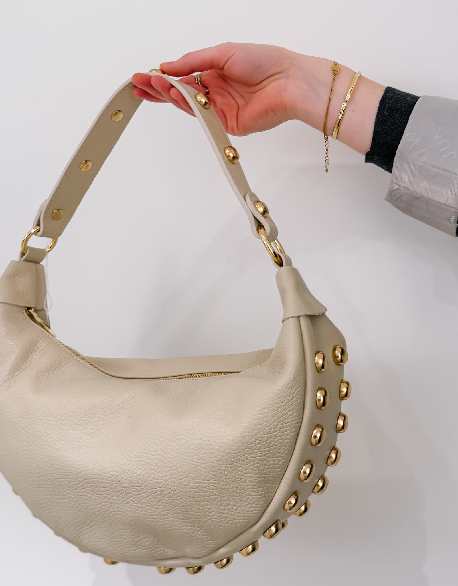 The Golden House - Giul Handtas Studs 'Ine' - Beige