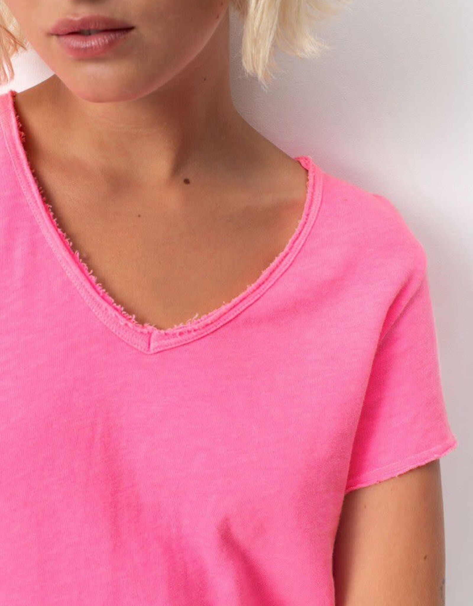 American Vintage T-Shirt V-Hals 'Sonoma' - Pink Acid Fluo - Son02AG - American Vintage