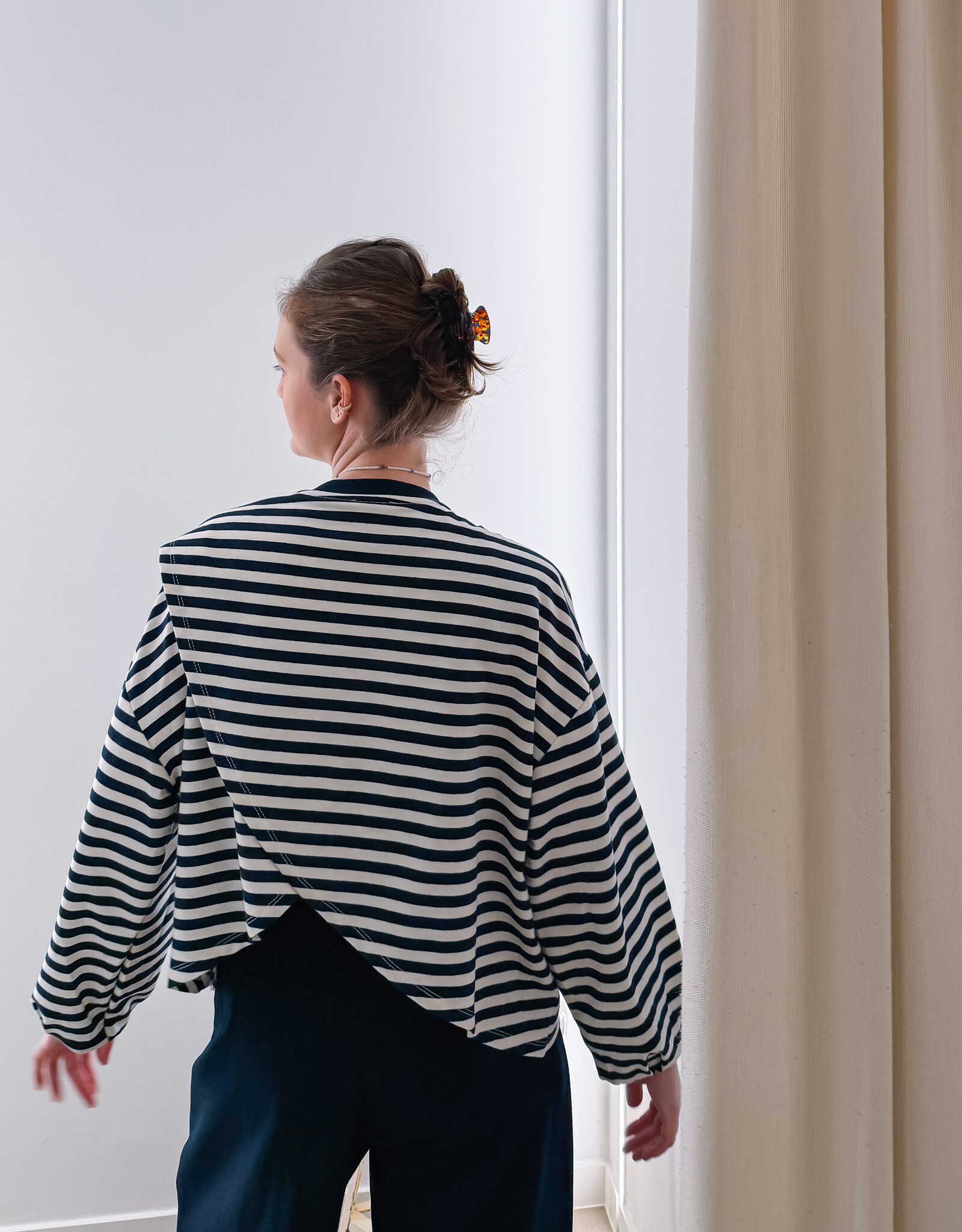 The Golden House Mom T-Shirt Long Sleeve 'Otie' - Navy/White TU