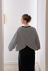 The Golden House Mom T-Shirt Long Sleeve 'Otie' - Navy/White TU