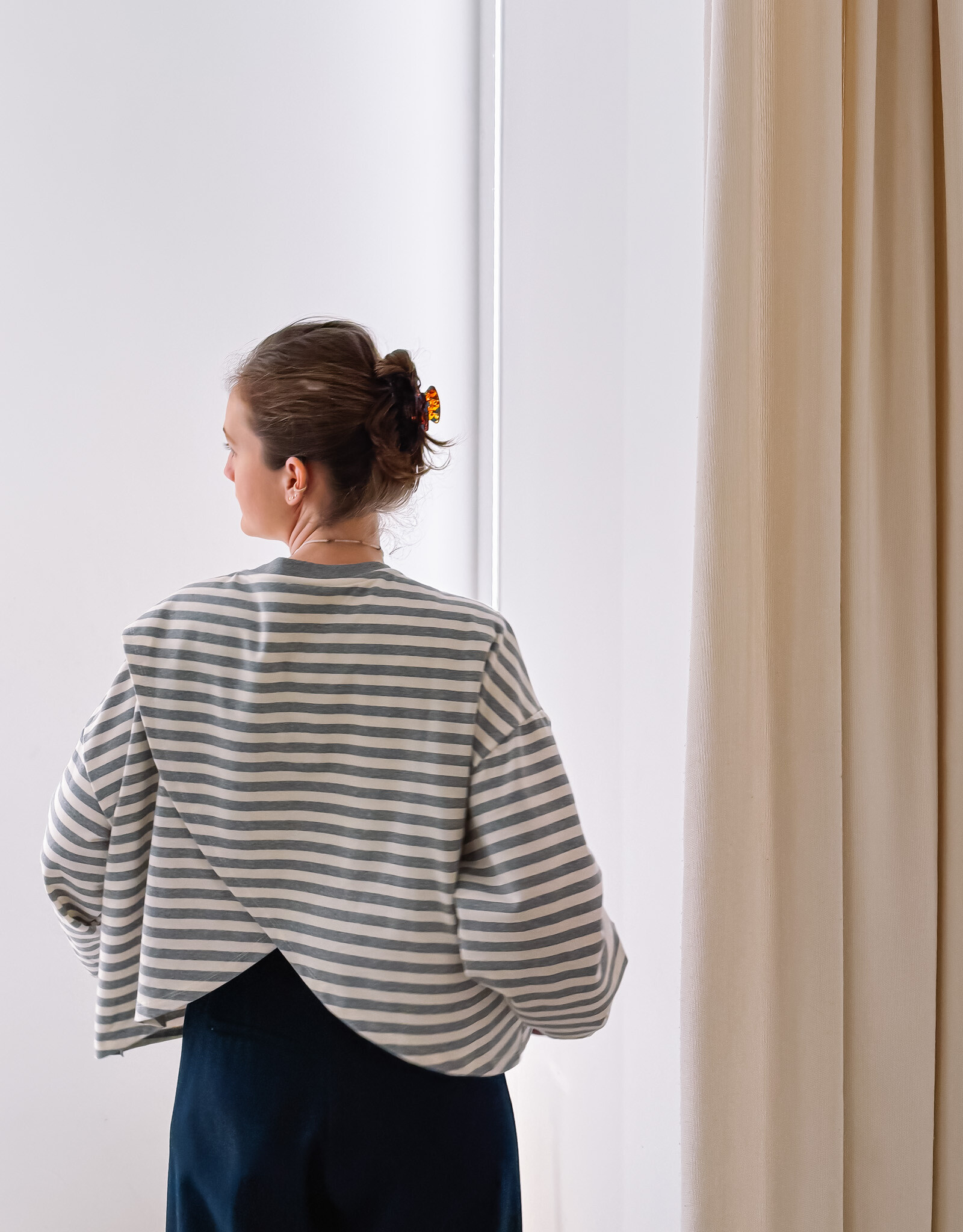 The Golden House Mom T-Shirt Long Sleeve 'Otie' - Grey/White TU