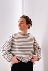 The Golden House Mom T-Shirt Long Sleeve 'Otie' - Grey/White TU