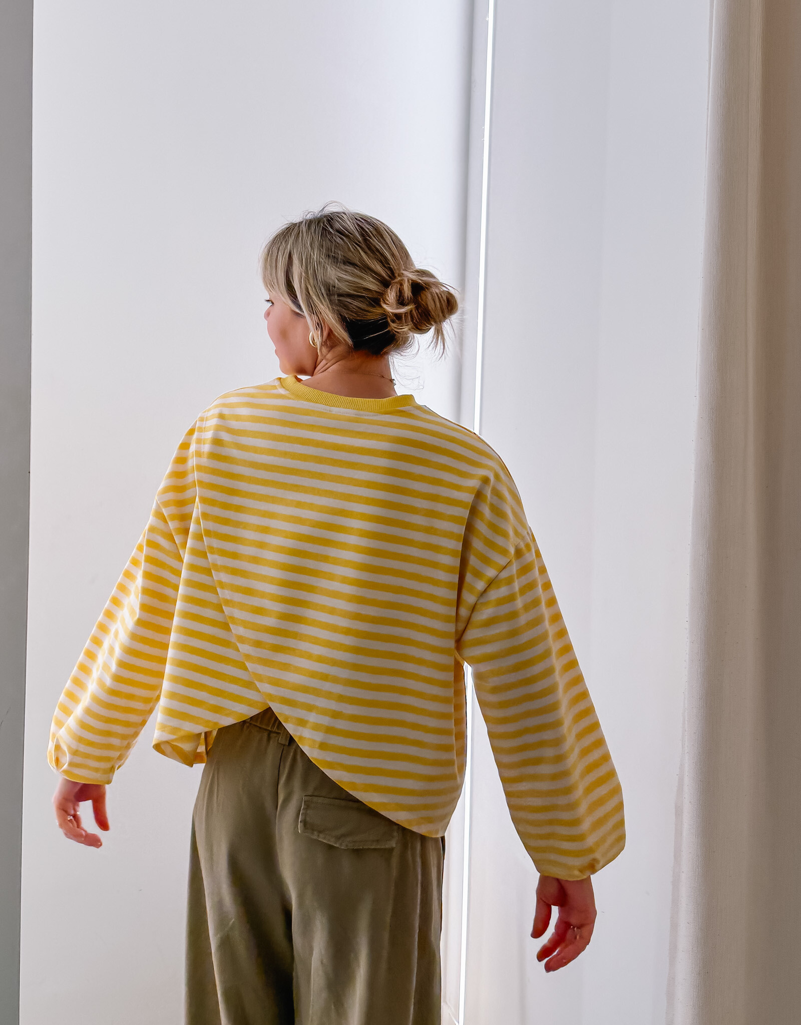 The Golden House Mom T-Shirt Long Sleeve 'Otie' - Yellow/White TU