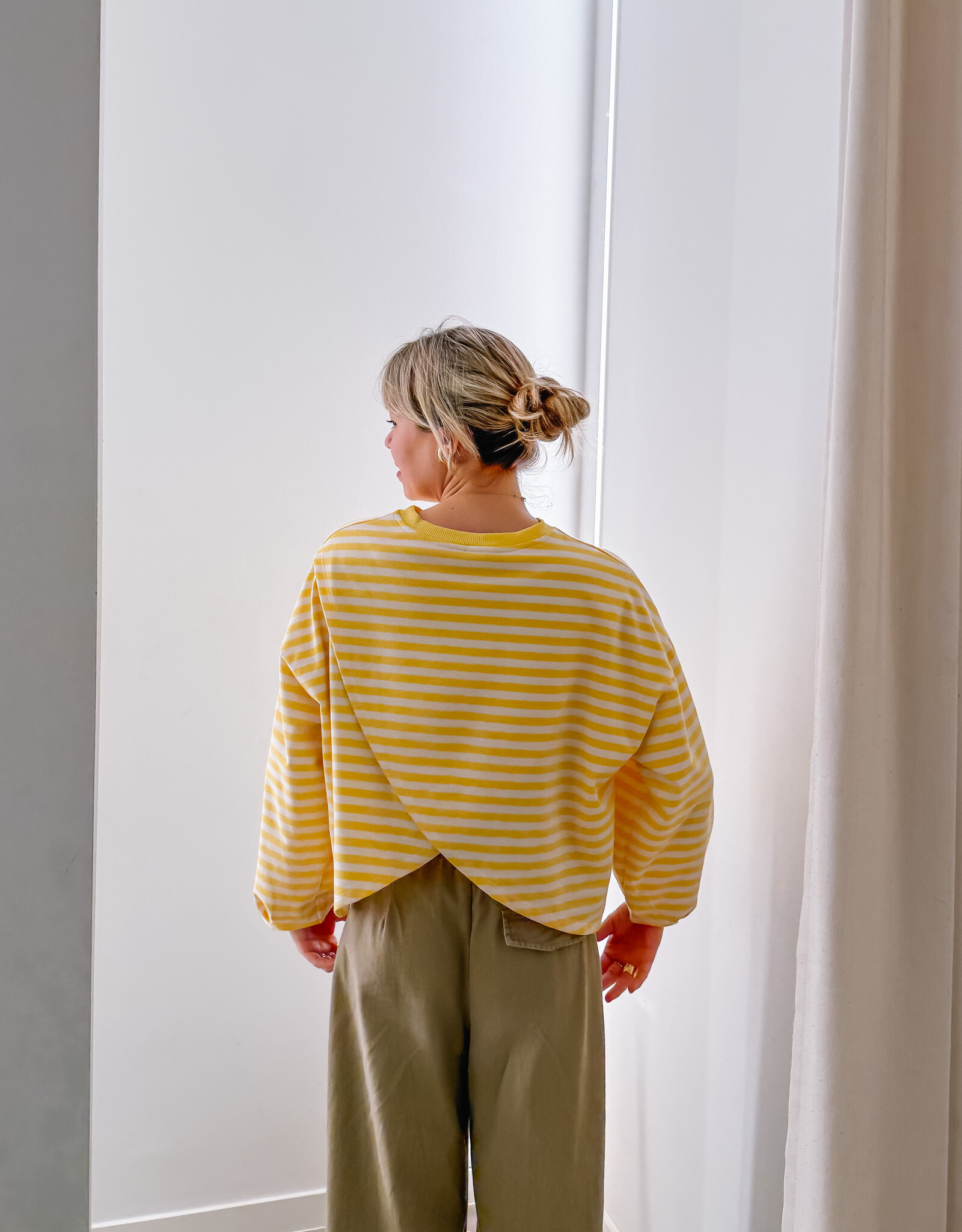 The Golden House Mom T-Shirt Long Sleeve 'Otie' - Yellow/White TU