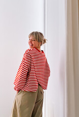 The Golden House Mom T-Shirt Long Sleeve 'Otie' - Red/White TU