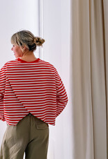 The Golden House Mom T-Shirt Long Sleeve 'Otie' - Red/White TU