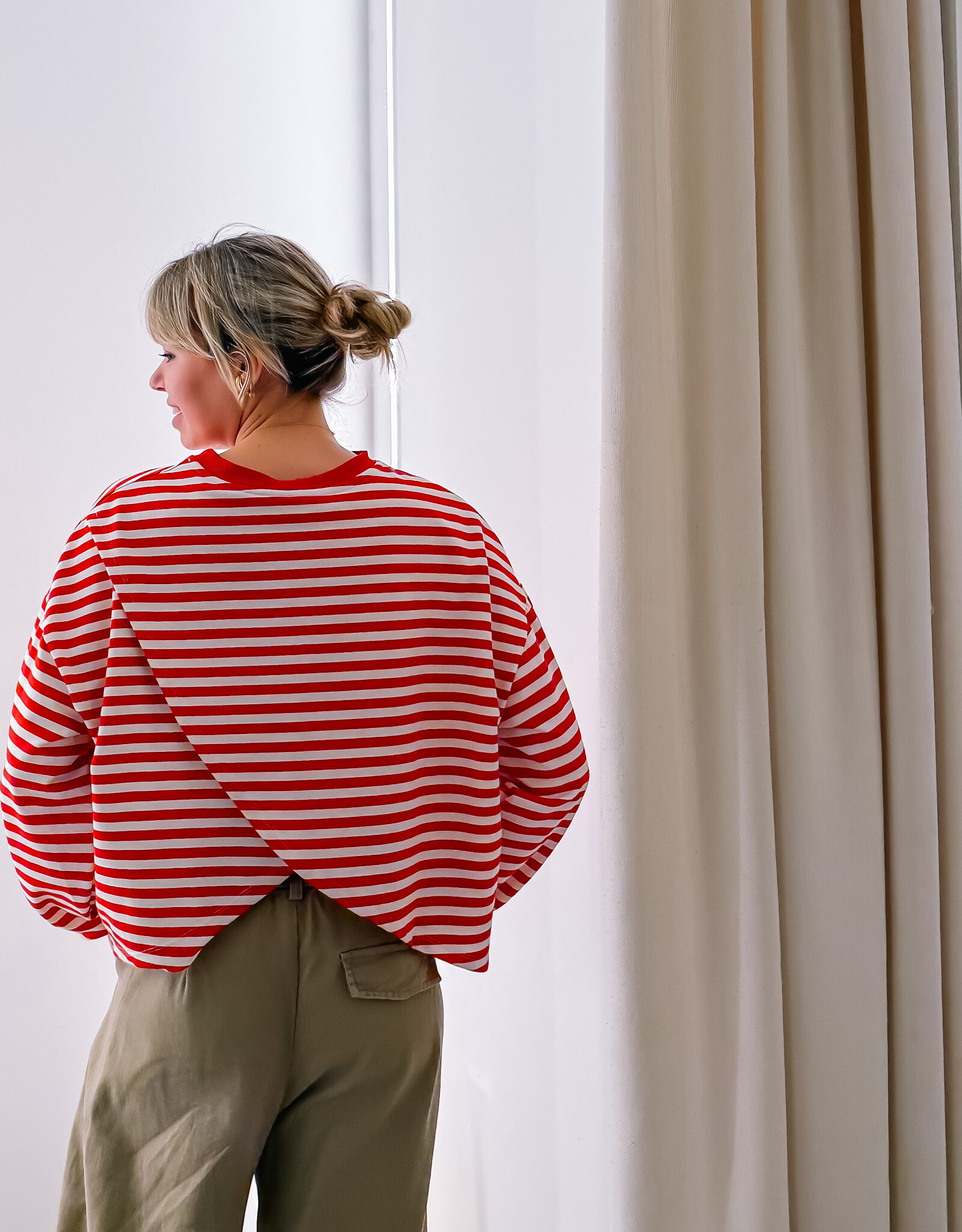 The Golden House Mom T-Shirt Long Sleeve 'Otie' - Red/White TU