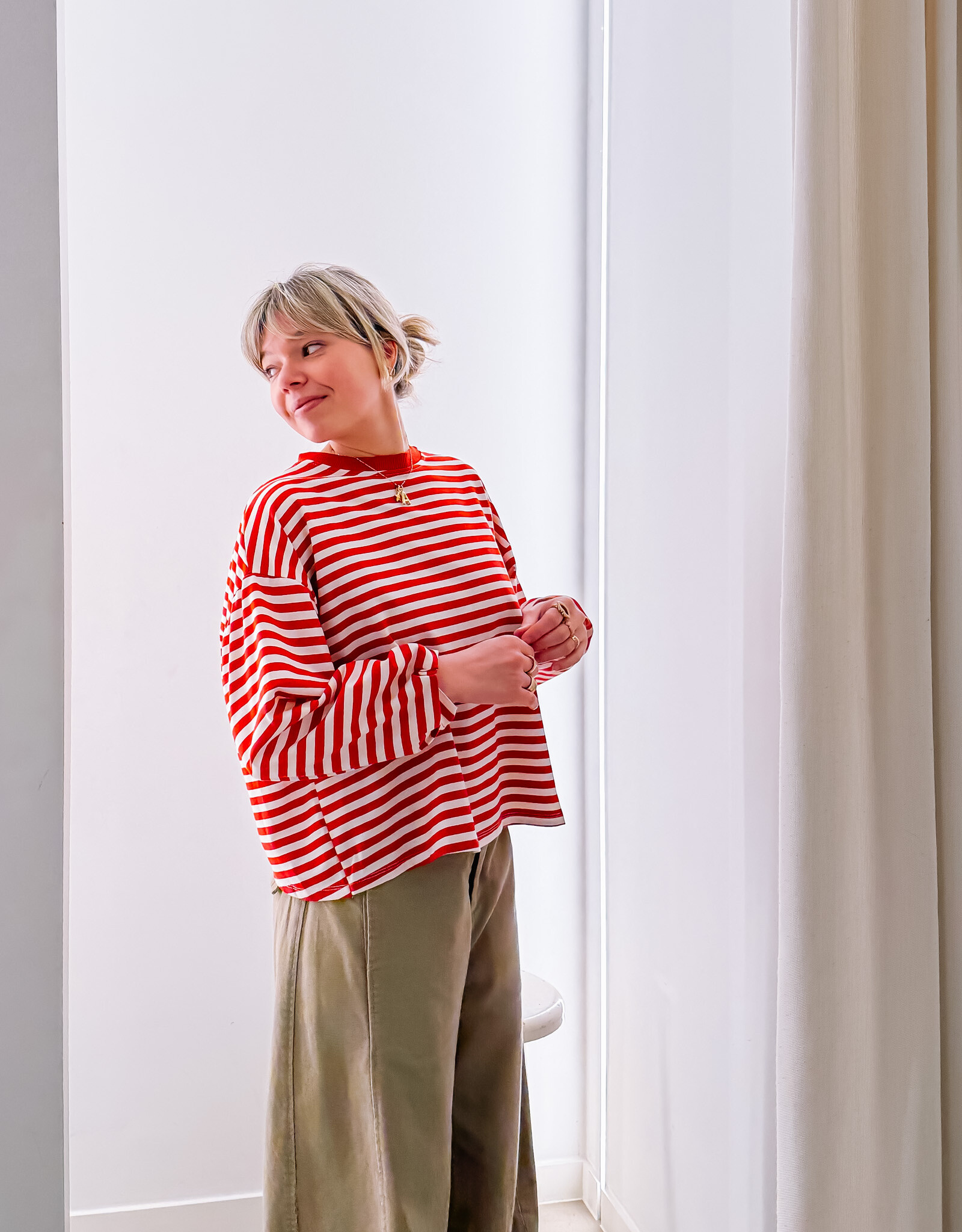 The Golden House Mom T-Shirt Long Sleeve 'Otie' - Red/White TU