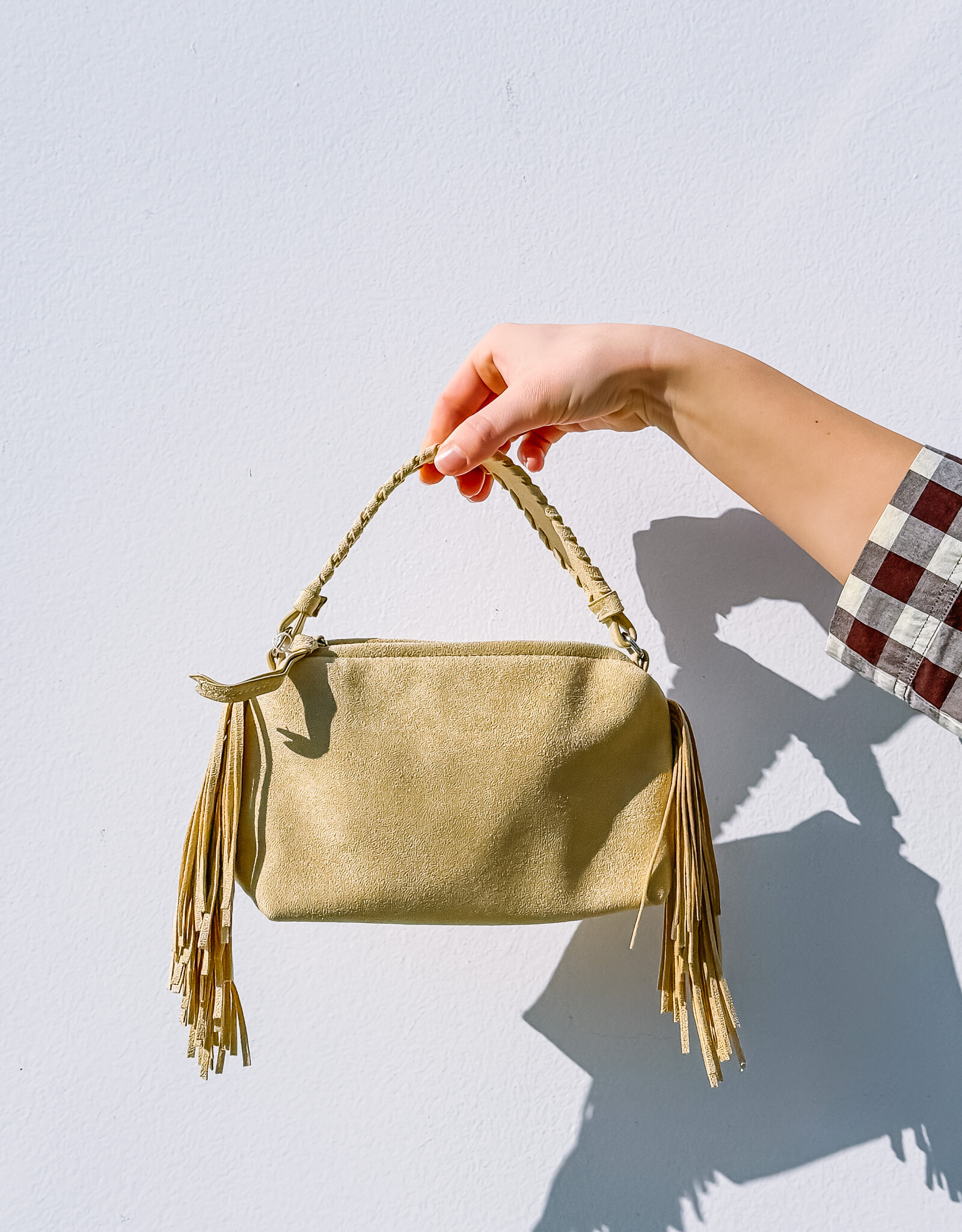 The Golden House - Giul Handtas Suède 'Ella' - Yellow