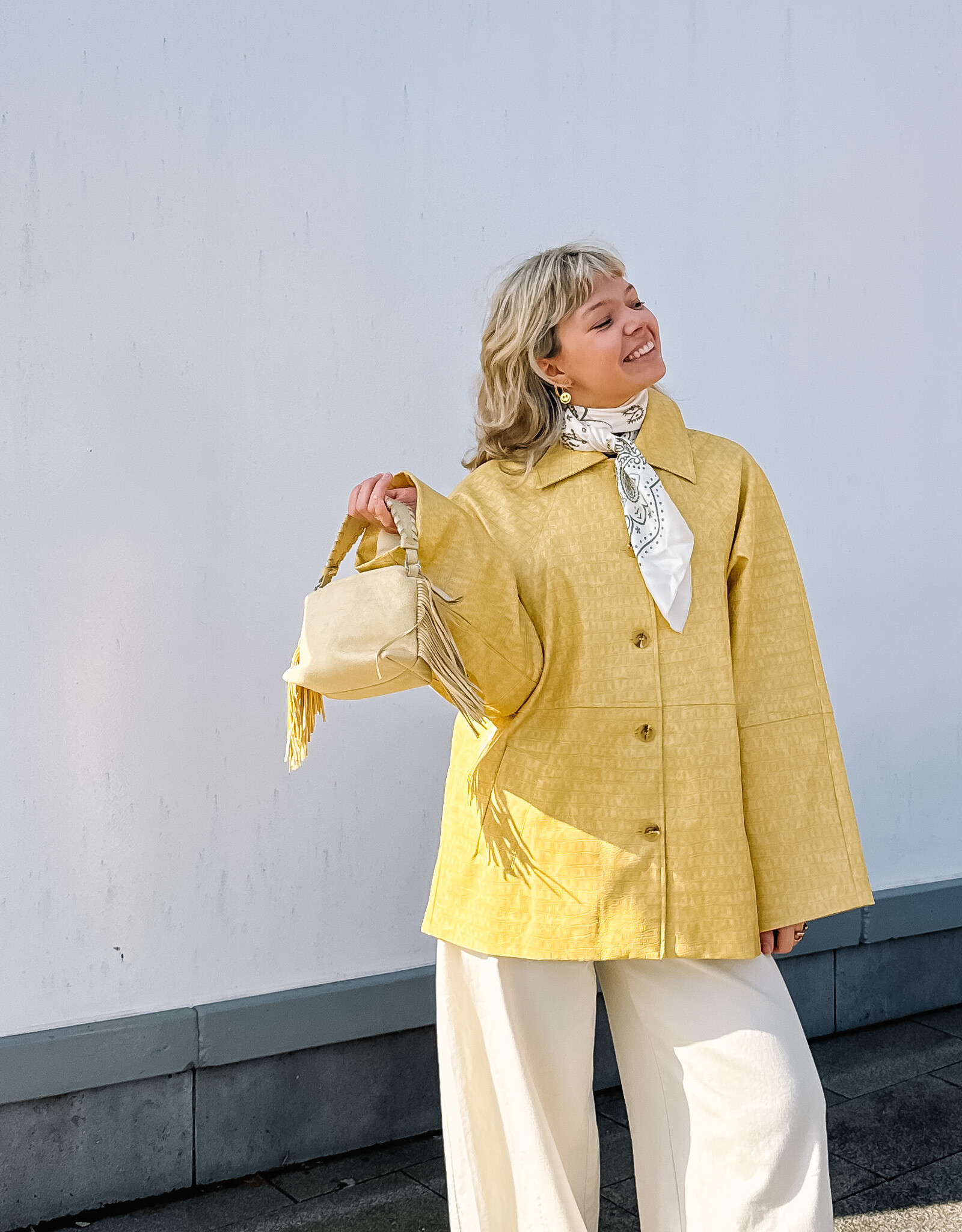 The Golden House - Giul Handtas Suède 'Ella' - Yellow