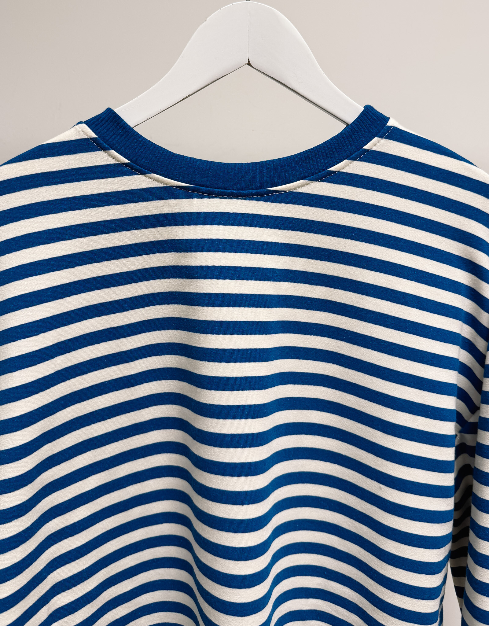 The Golden House Mom T-Shirt Long Sleeve 'Otie' - Electrique Blue/White TU