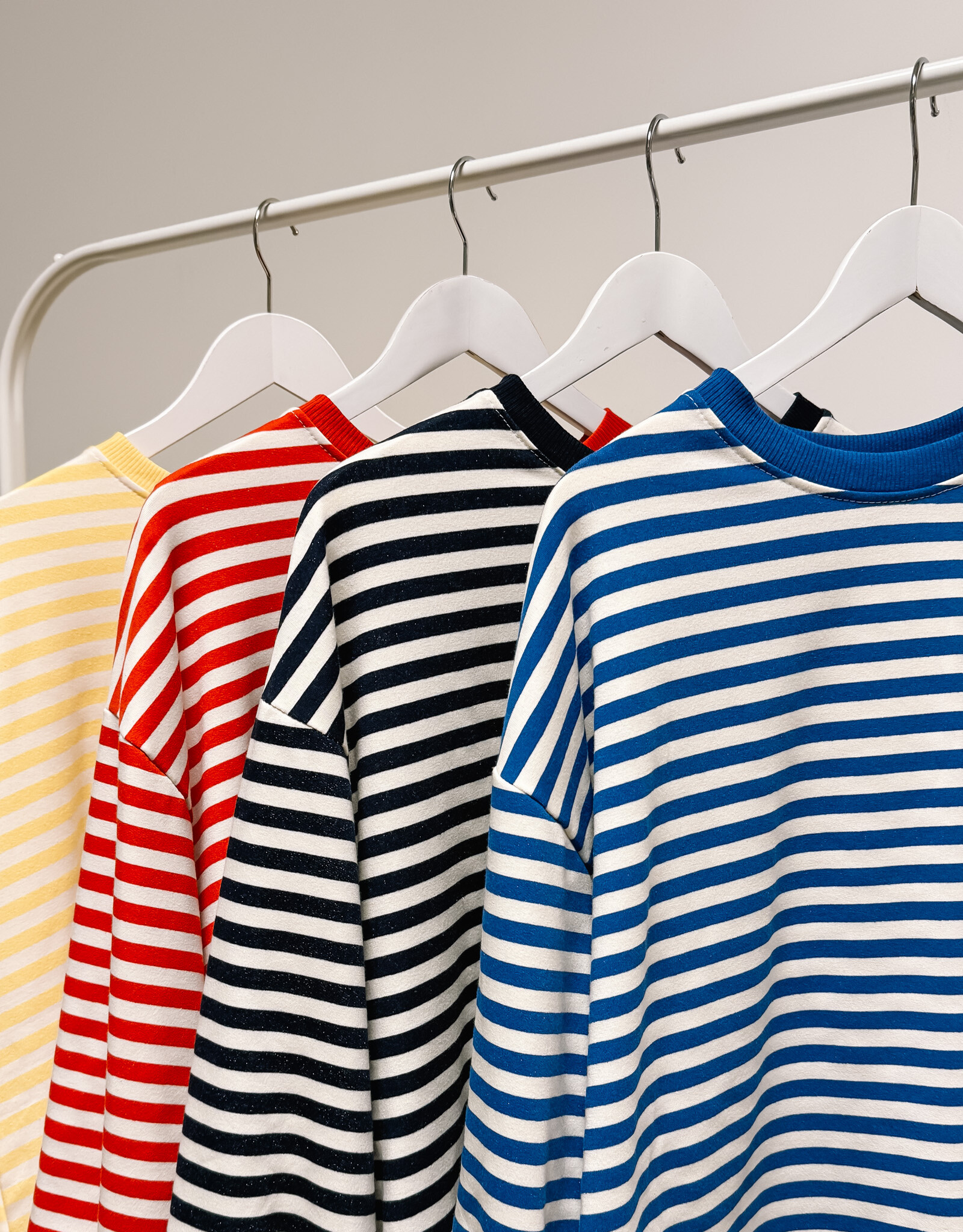 The Golden House Mom T-Shirt Long Sleeve 'Otie' - Electrique Blue/White TU