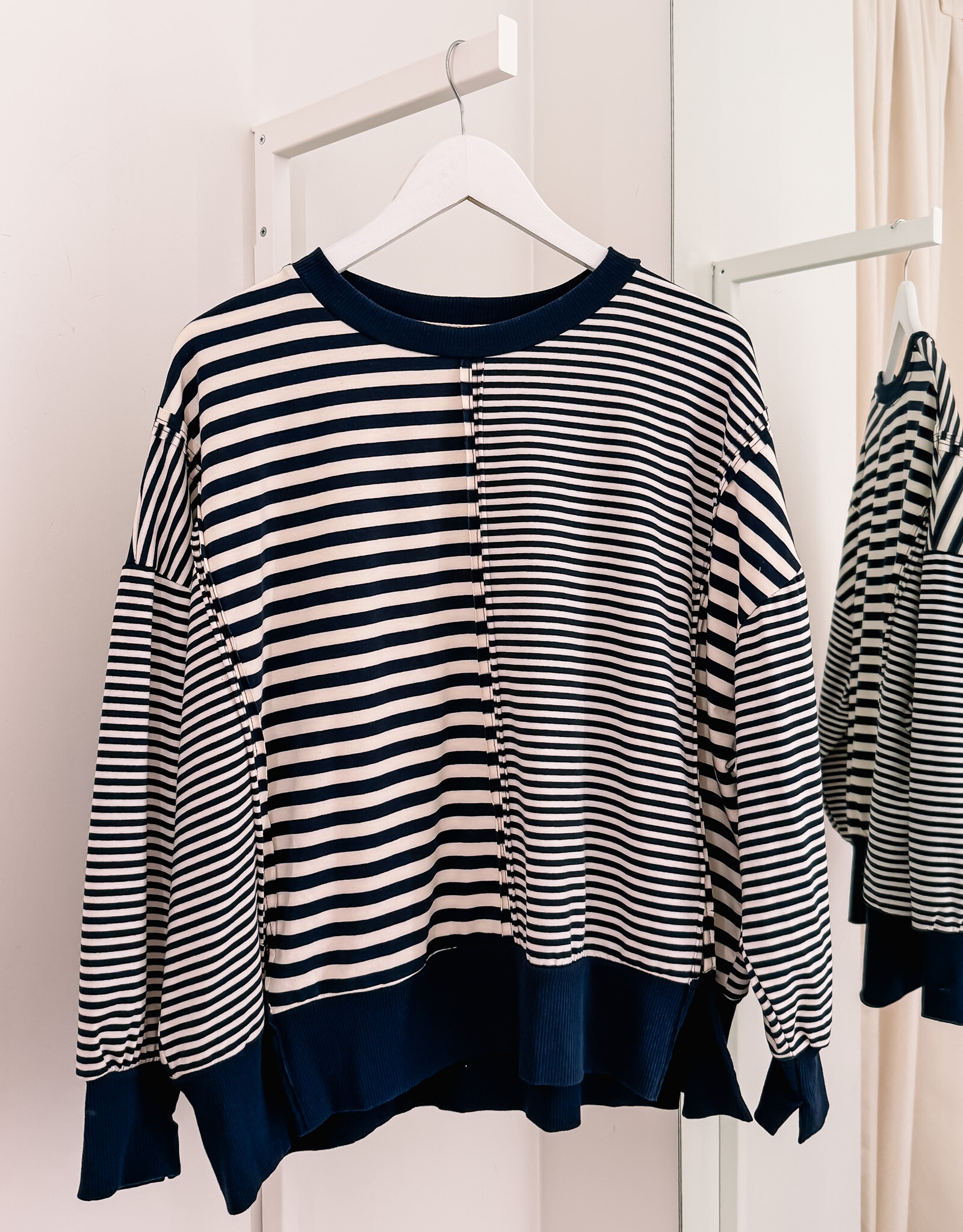 The Golden House Mom T-Shirt Long Sleeve 'Poppy' - Navy/White TU