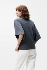 Catwalk Junkie T-Shirt 'Batsleeve' - Carbon - Catwalk Junkie