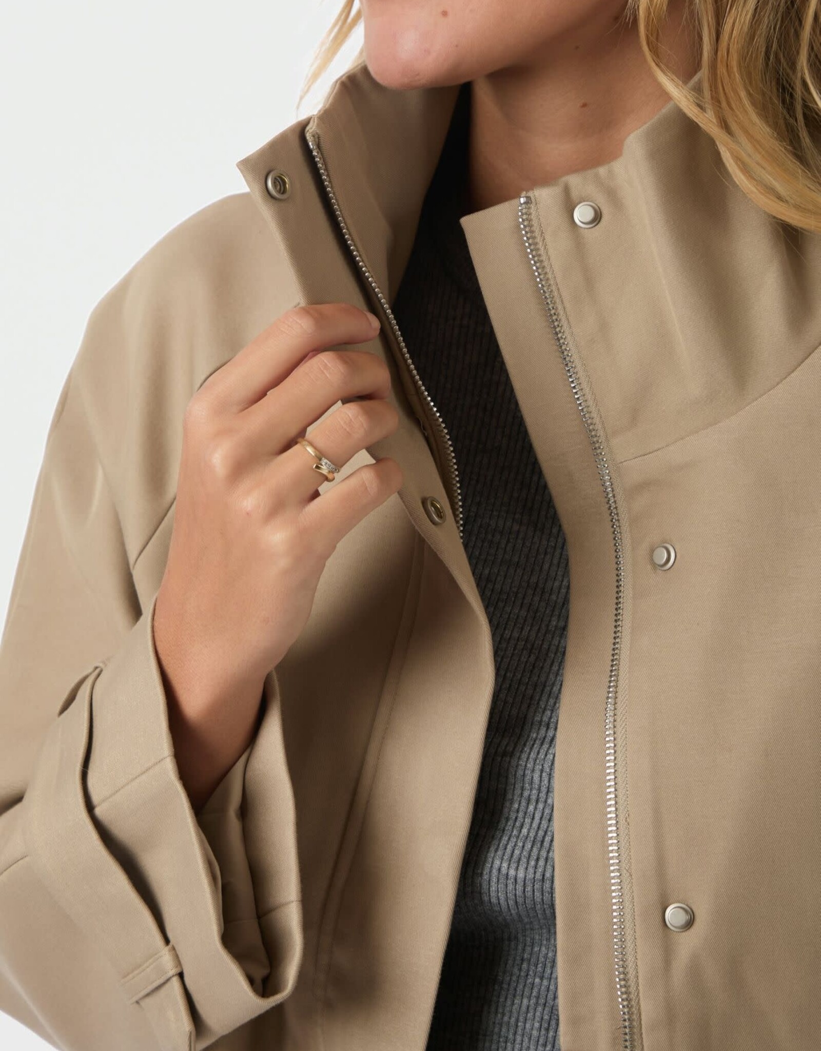 Jacket  'Ezera' - Sand  - Neo Noir