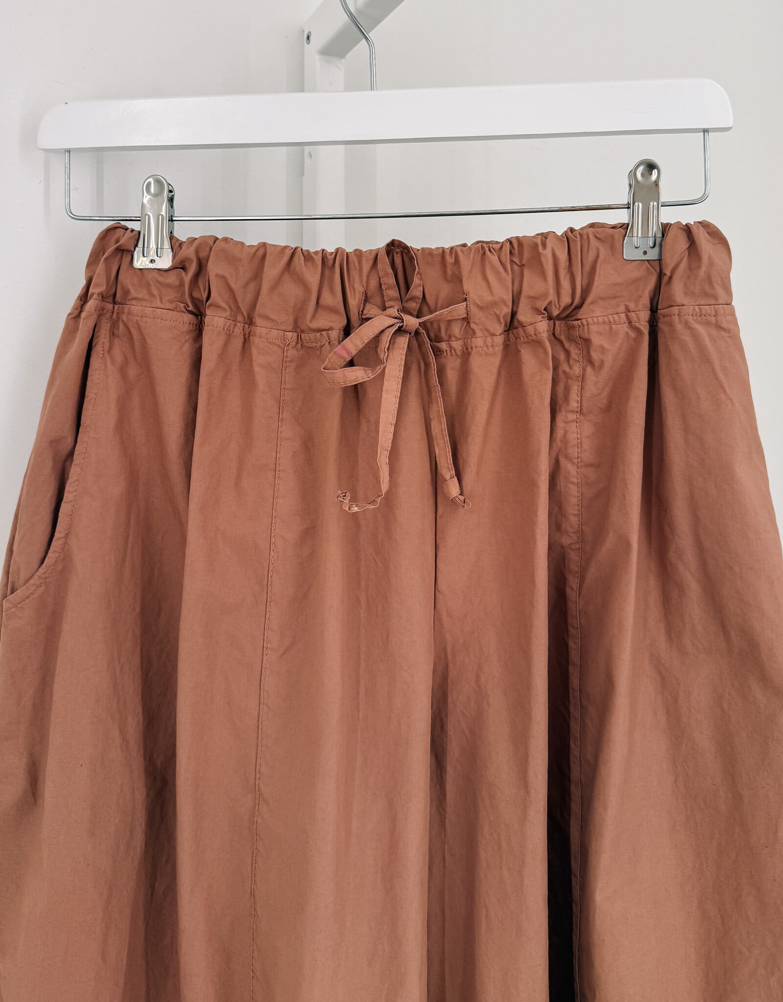 The Golden House Joh Broek Barrel 'Elodie' - Mud - TU