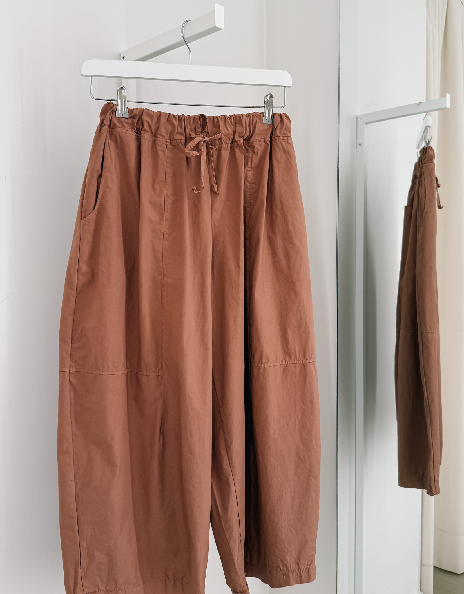 The Golden House Joh Broek Barrel 'Elodie' - Mud - TU