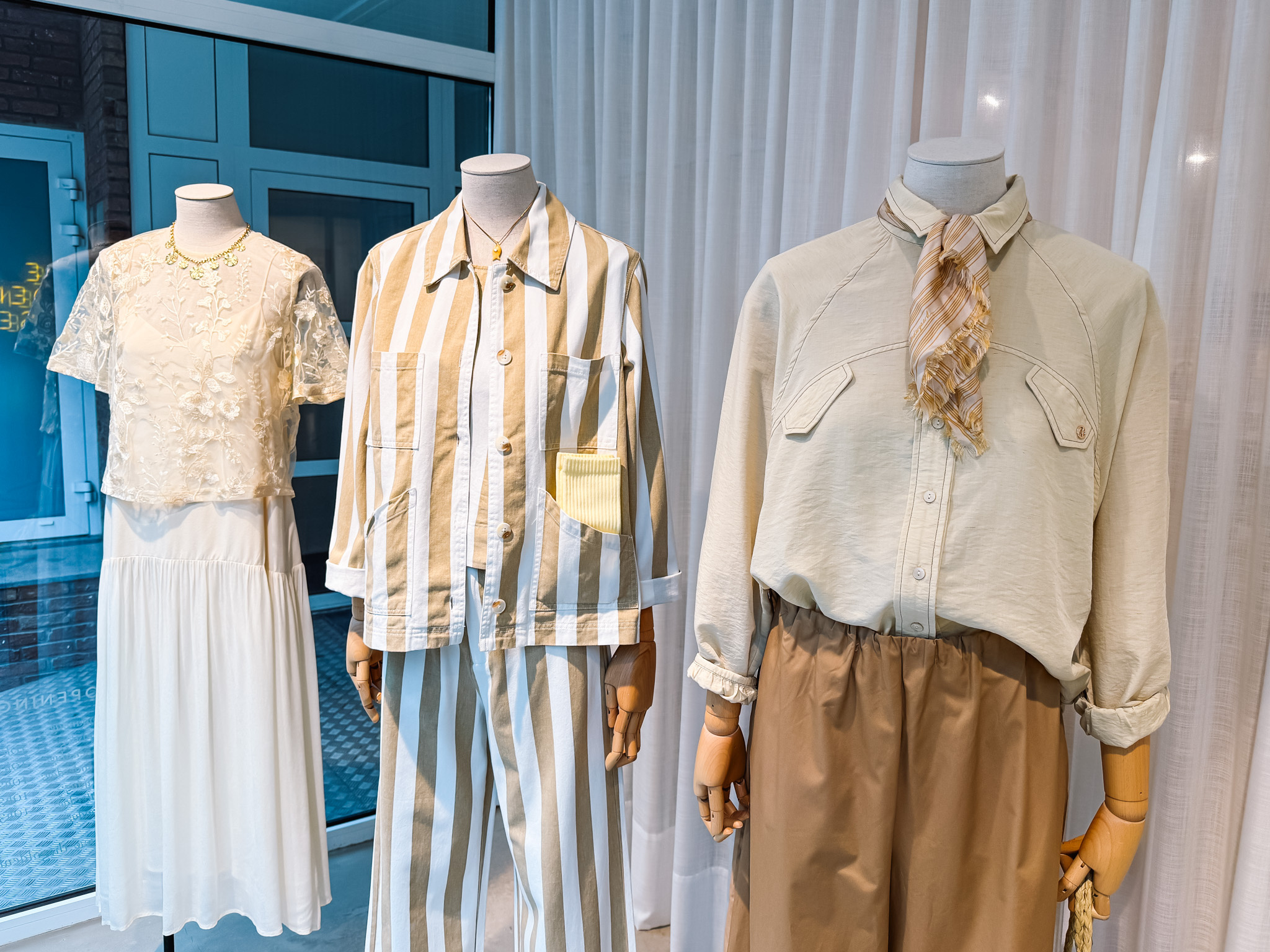 WindowLook-TheGoldenHouse-april-SS2026