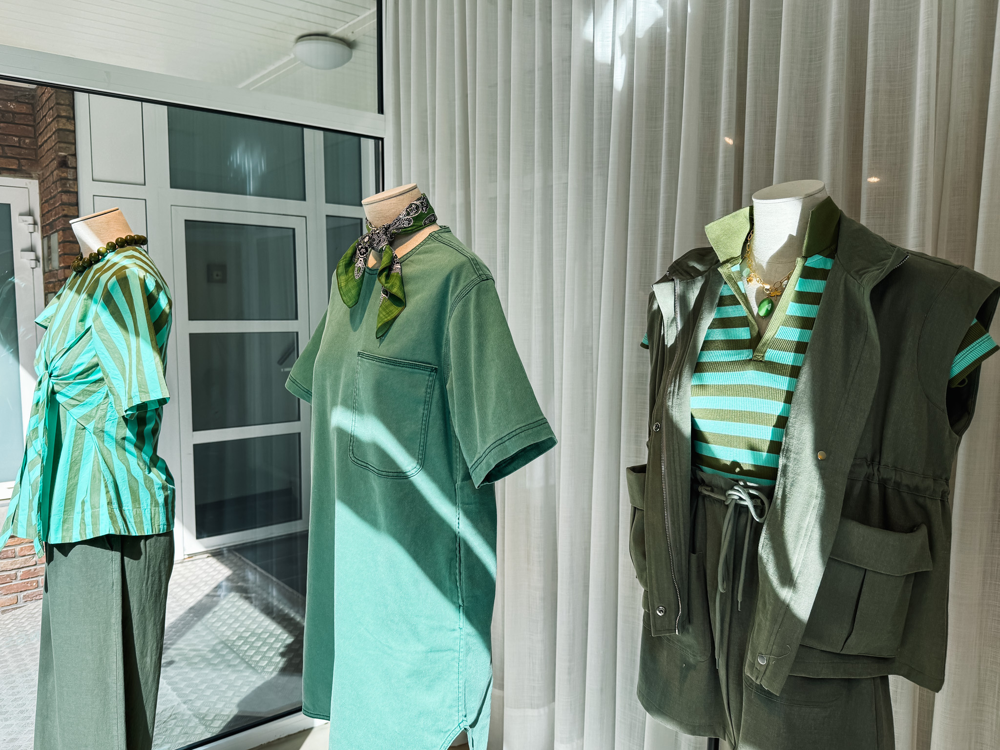 WindowLook-TheGoldenHouse-april-SS2026