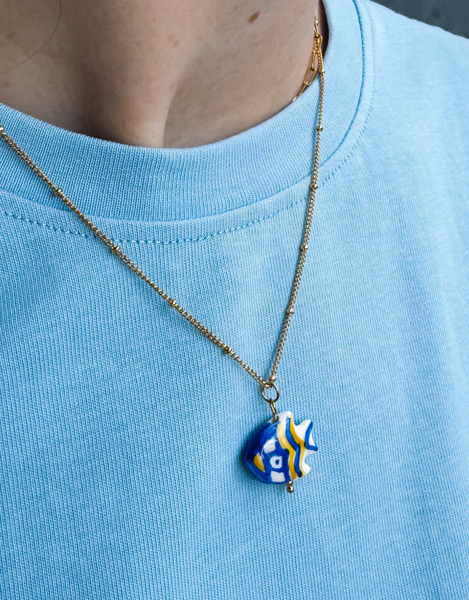 The Golden House Dodi Ketting  'Blue Fish' - Gold