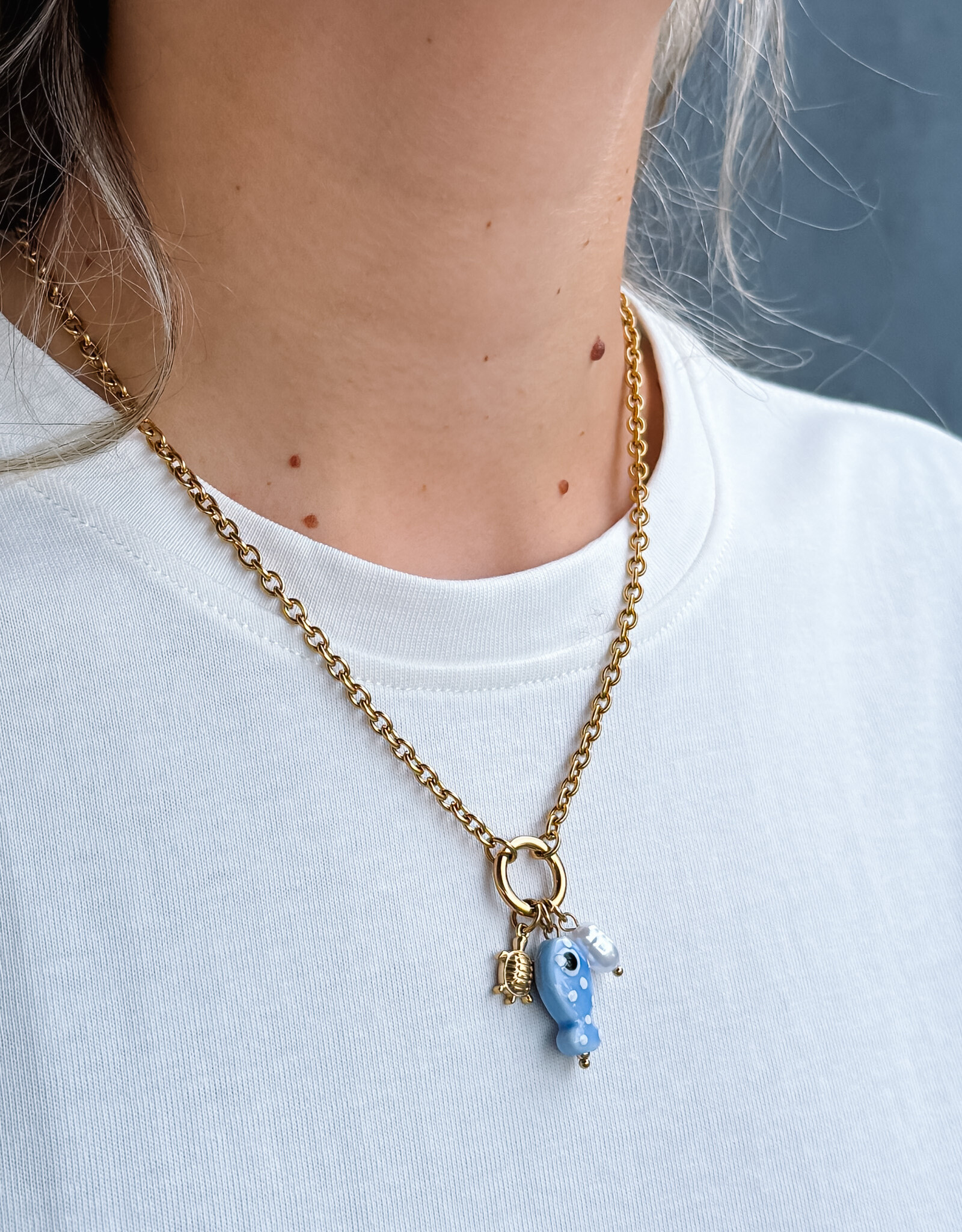 The Golden House Dodi Ketting  'light blue fish'