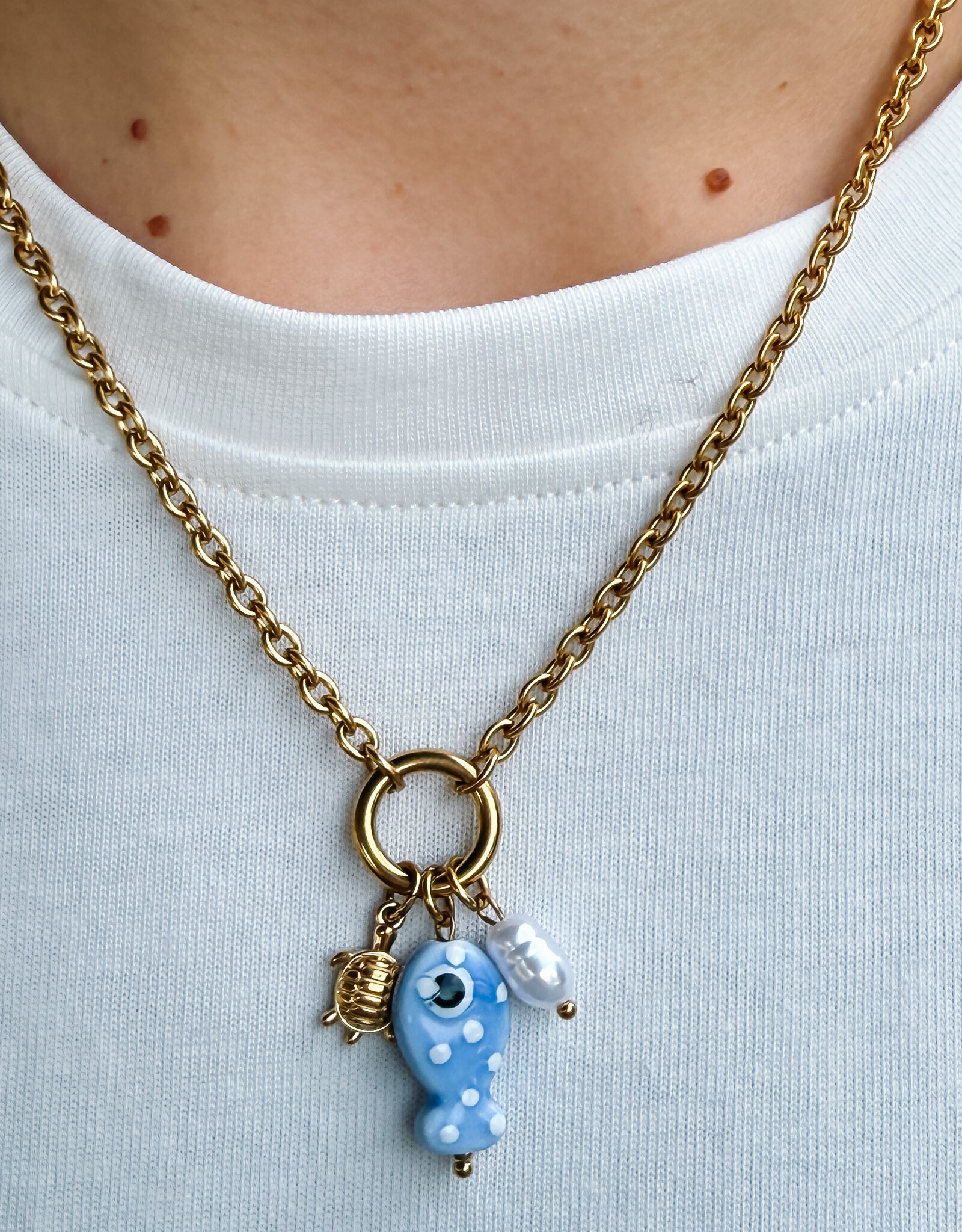 The Golden House Dodi Ketting  'light blue fish'