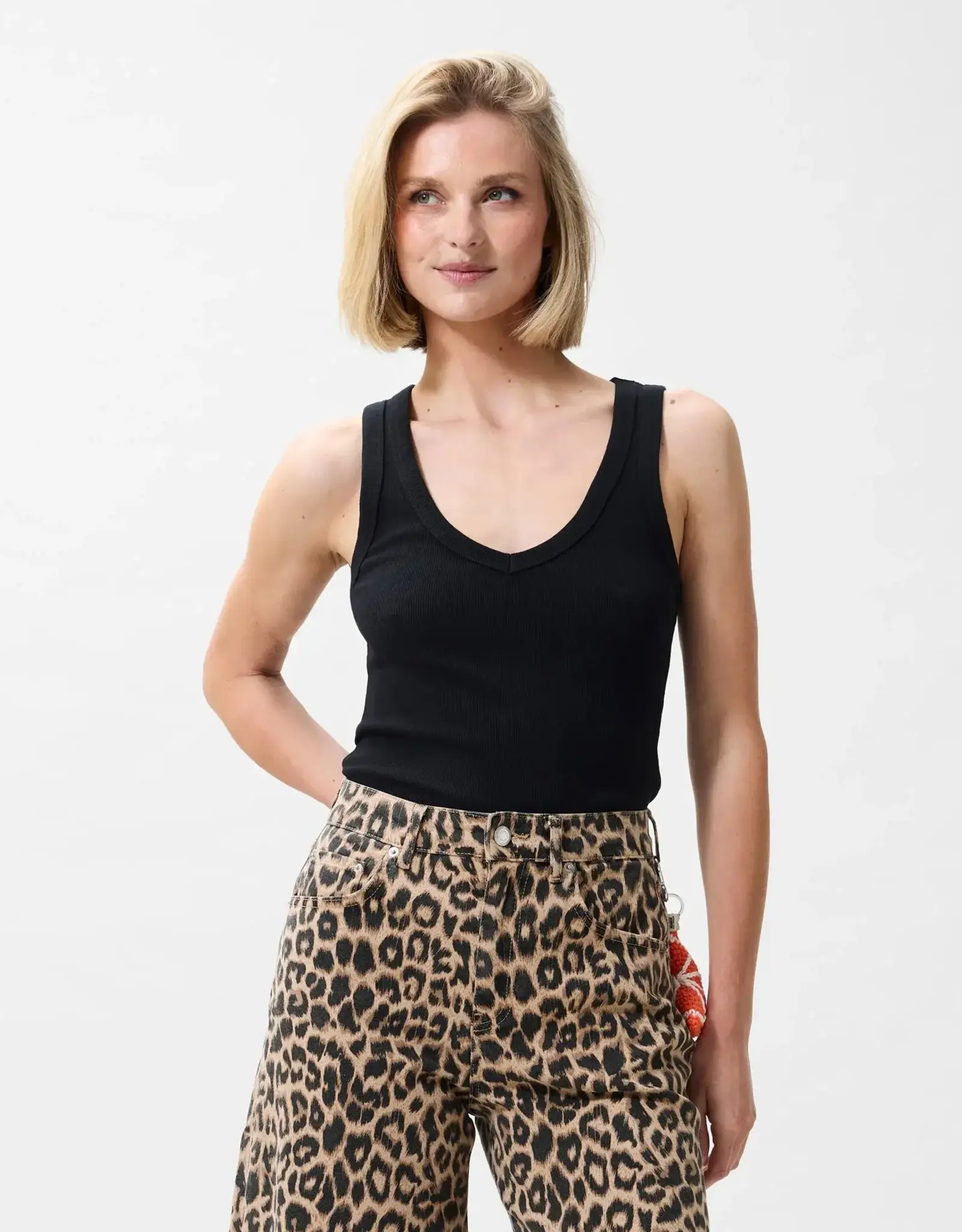 Catwalk Junkie Top V-Neck 'Rib'- Black - Catwalk Junkie
