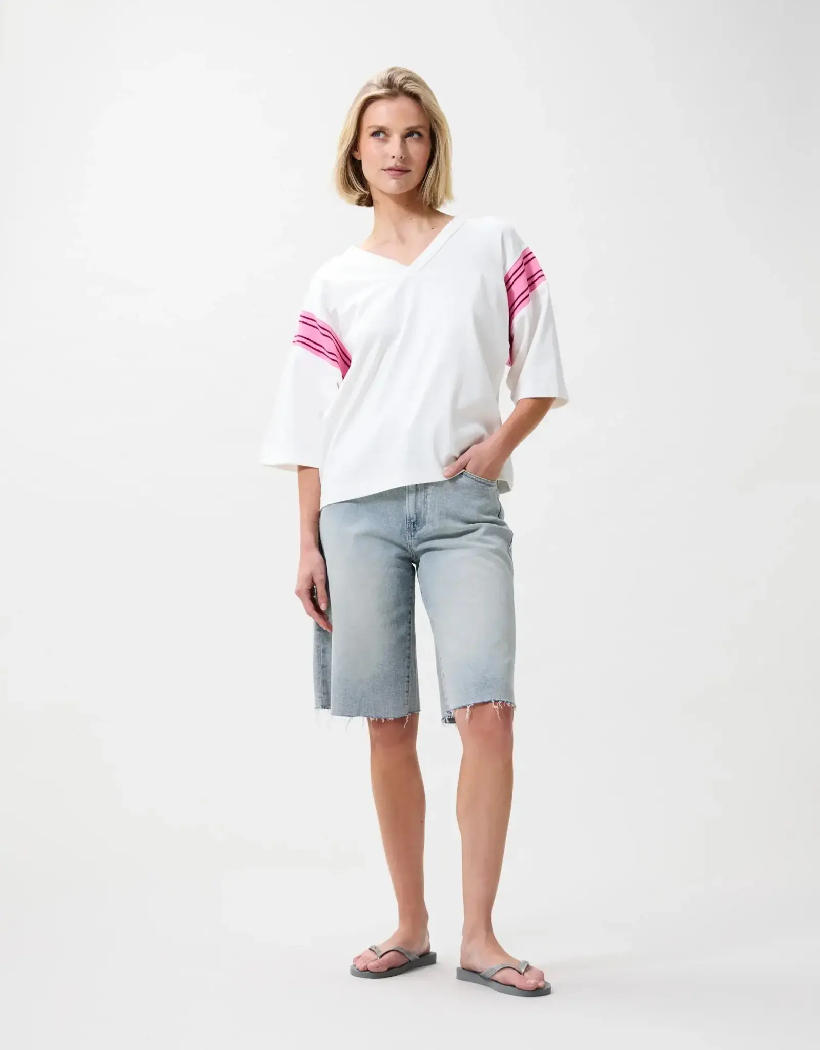 Catwalk Junkie T-Shirt 'Football Graphic' - Off White - Catwalk Junkie