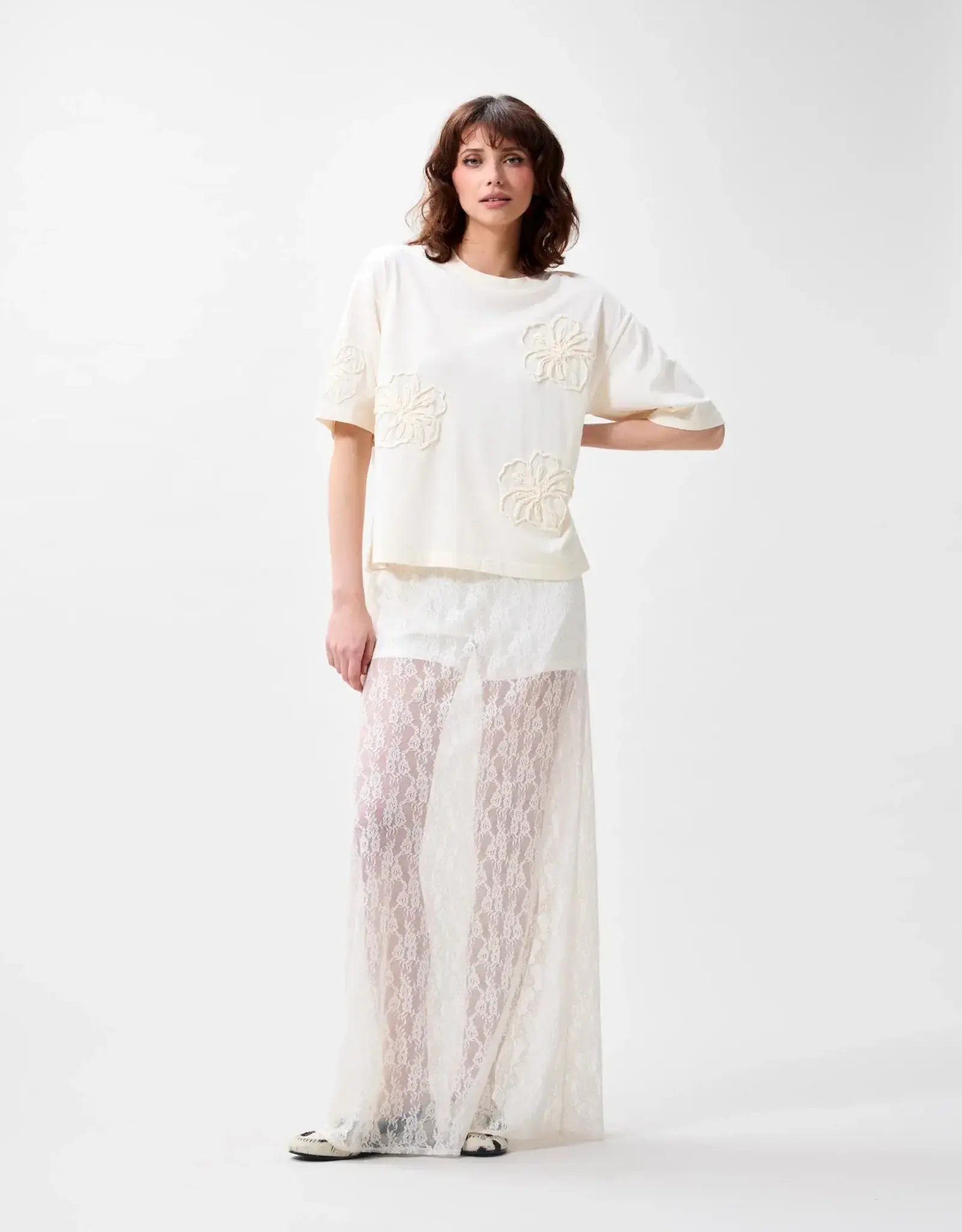 Catwalk Junkie T-Shirt 'Hibiscus' - Egret - Catwalk Junkie