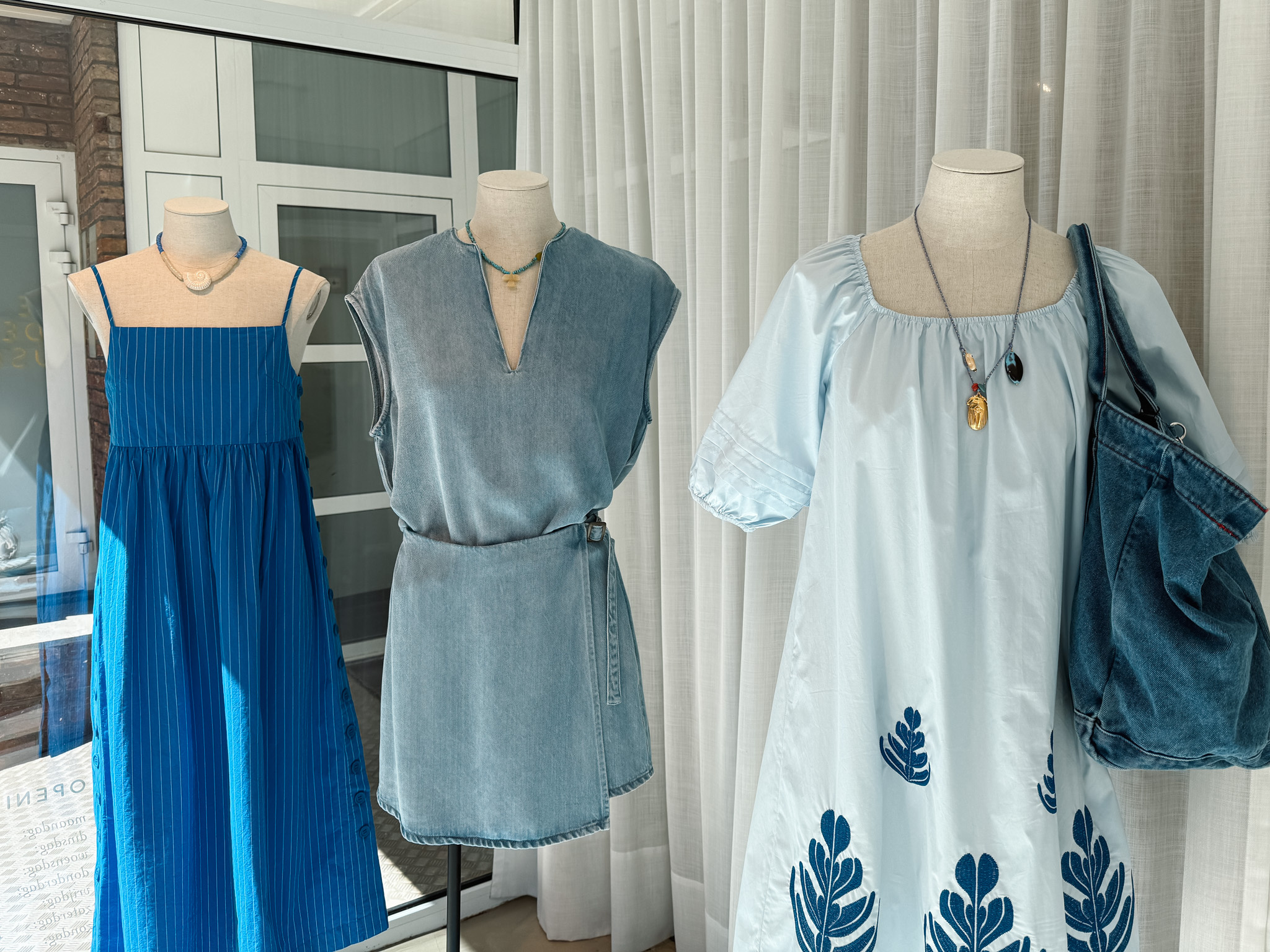 WindowLook-TheGoldenHouse-mei-SS2026