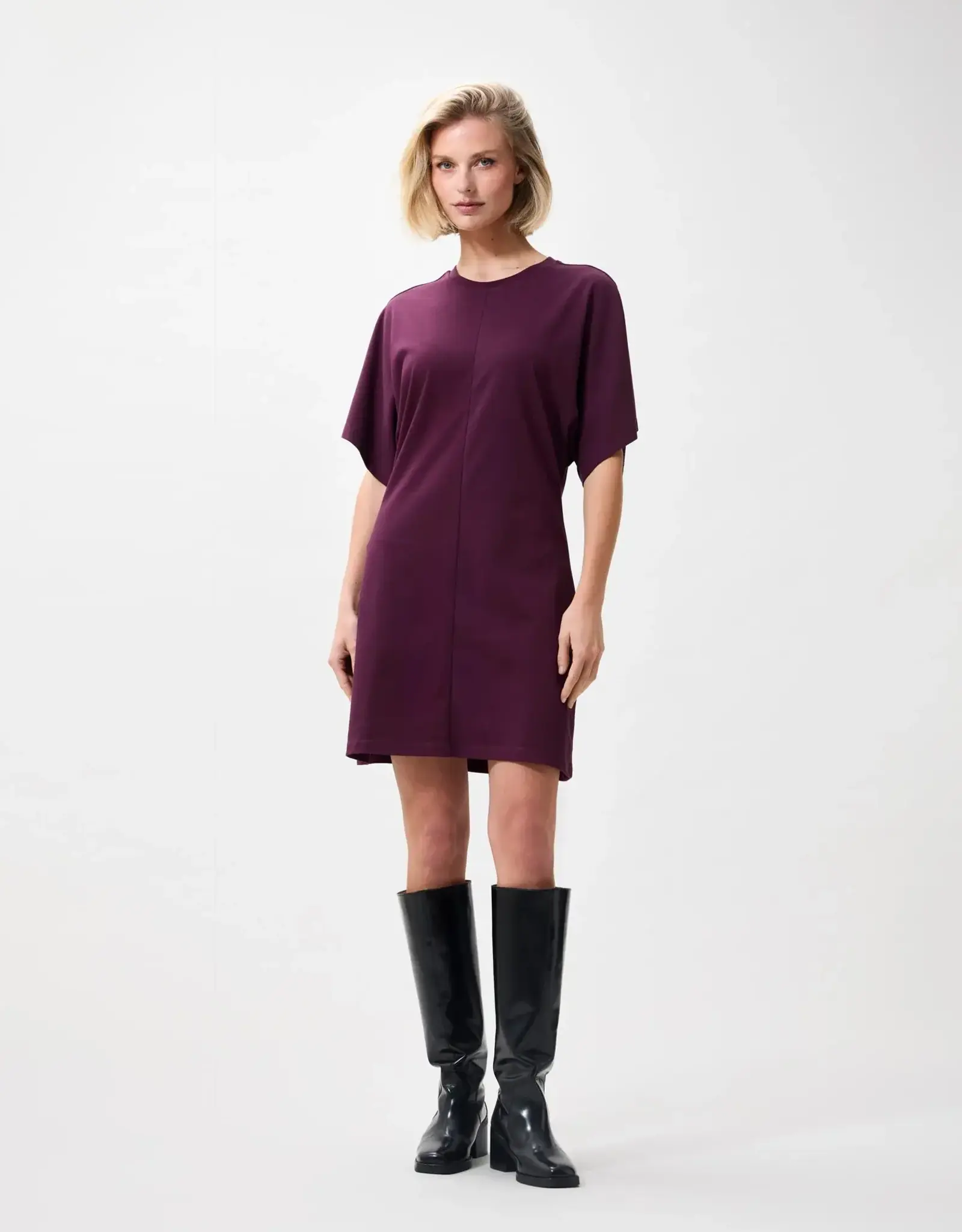 Catwalk Junkie Jurk 'T-Shirt Dress' -  Winetasting - Catwalk Junkie