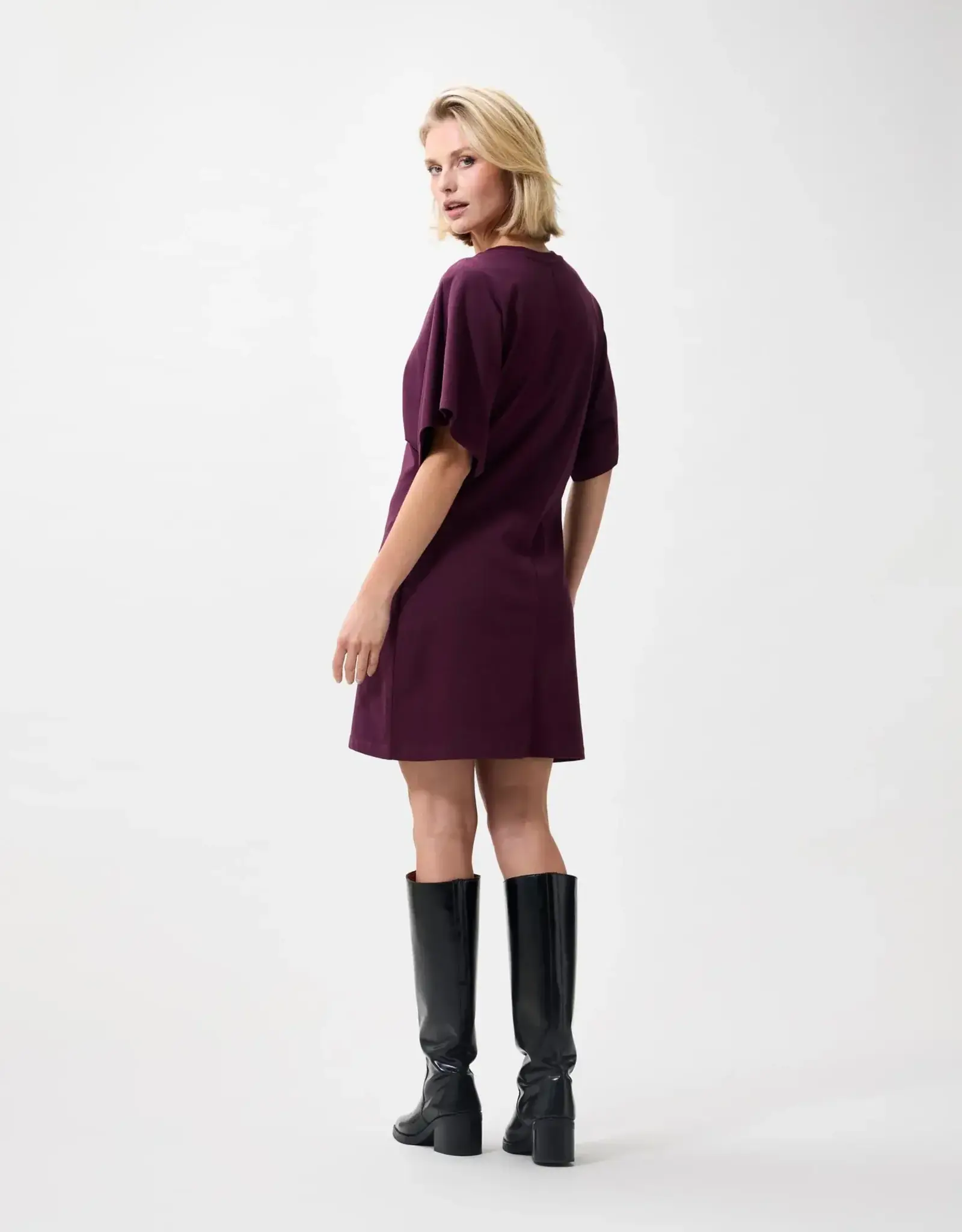 Catwalk Junkie Jurk 'T-Shirt Dress' -  Winetasting - Catwalk Junkie
