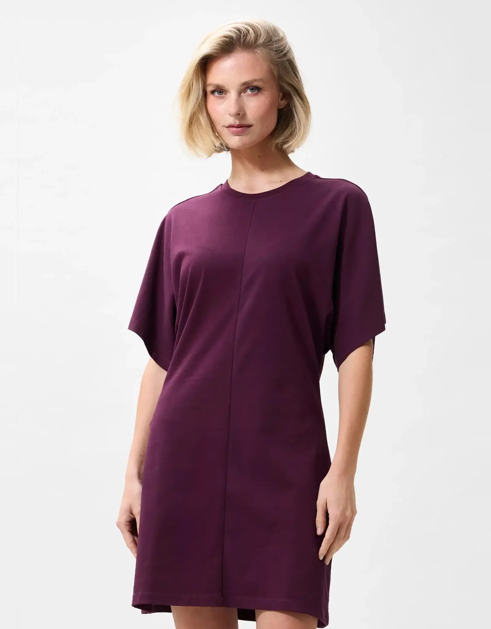 Catwalk Junkie Jurk 'T-Shirt Dress' -  Winetasting - Catwalk Junkie