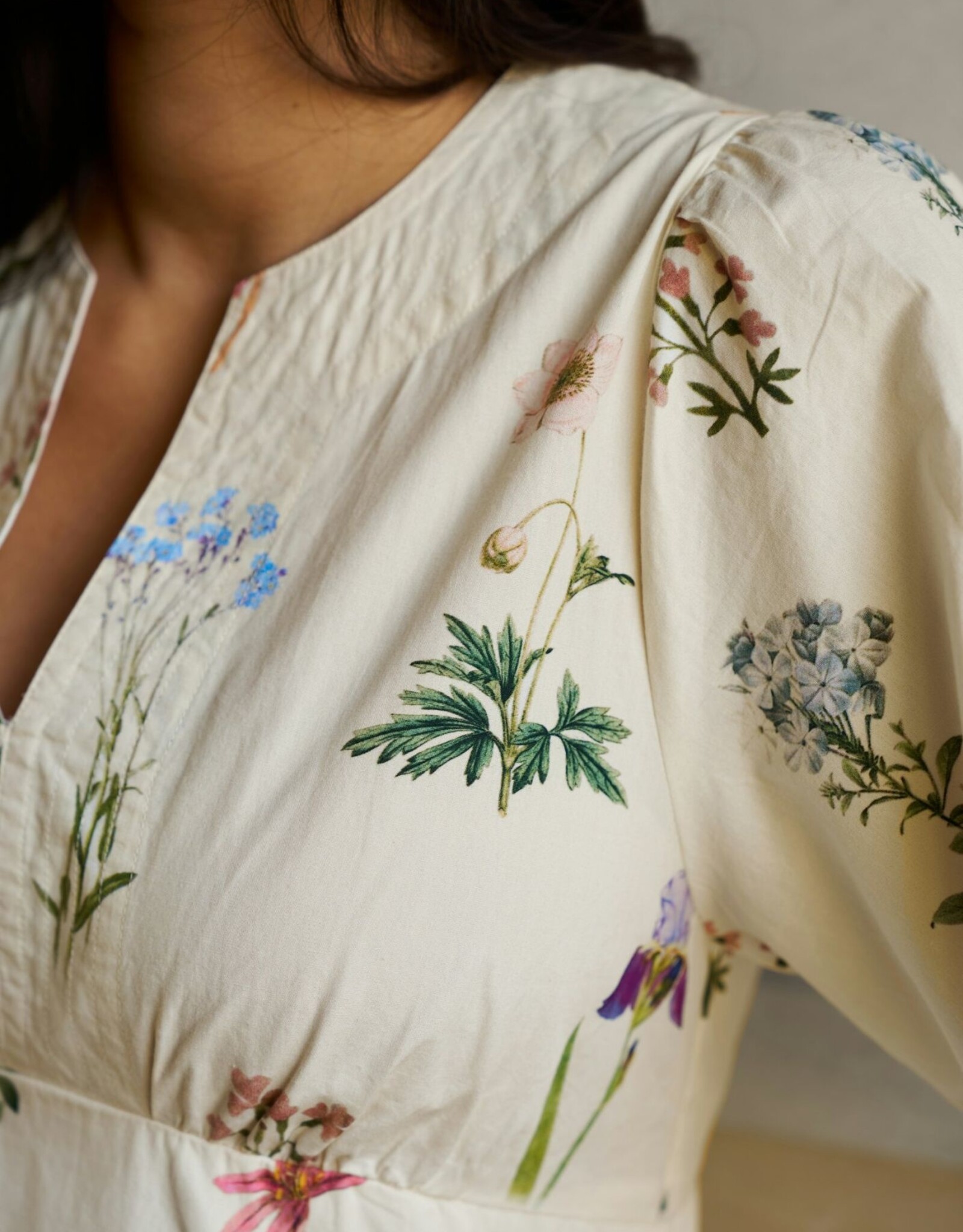 Jurk Flower 'Gardena' - Off White - Neo Noir