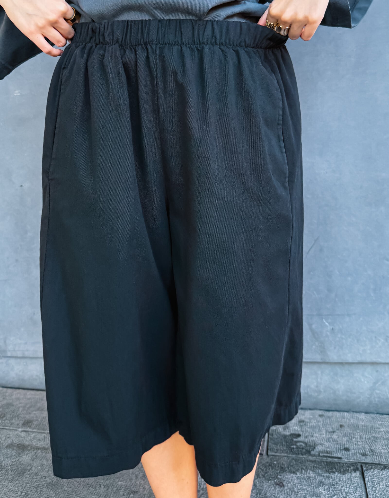 The Golden House Joh Bermuda 'Babette' - Black - TU