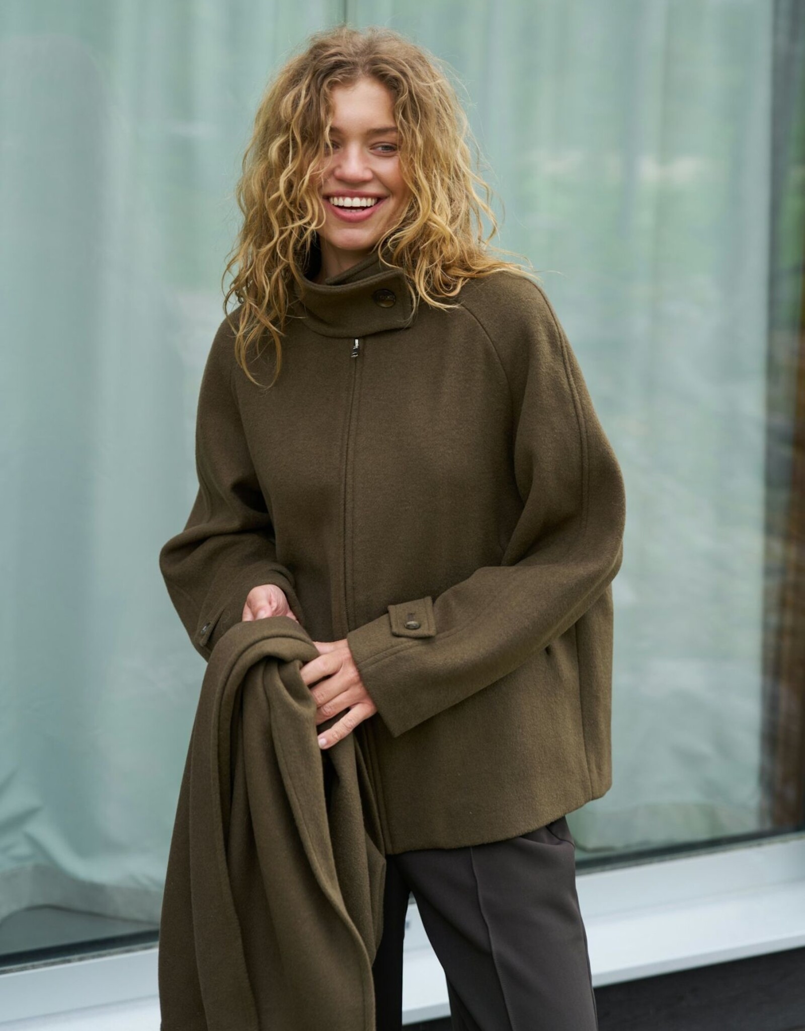 Korte Mantel 'Paige' - Khaki - Neo Noir