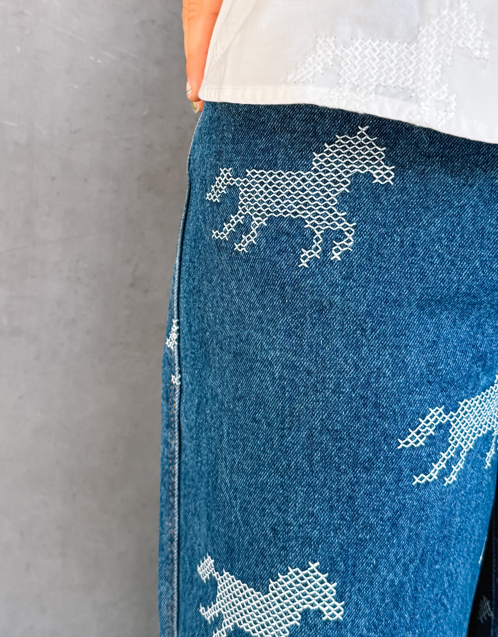 The Tiny Big Sister Jeans Horses Embroidery 'Berta' - Medium Wash - The Tiny Big Sister