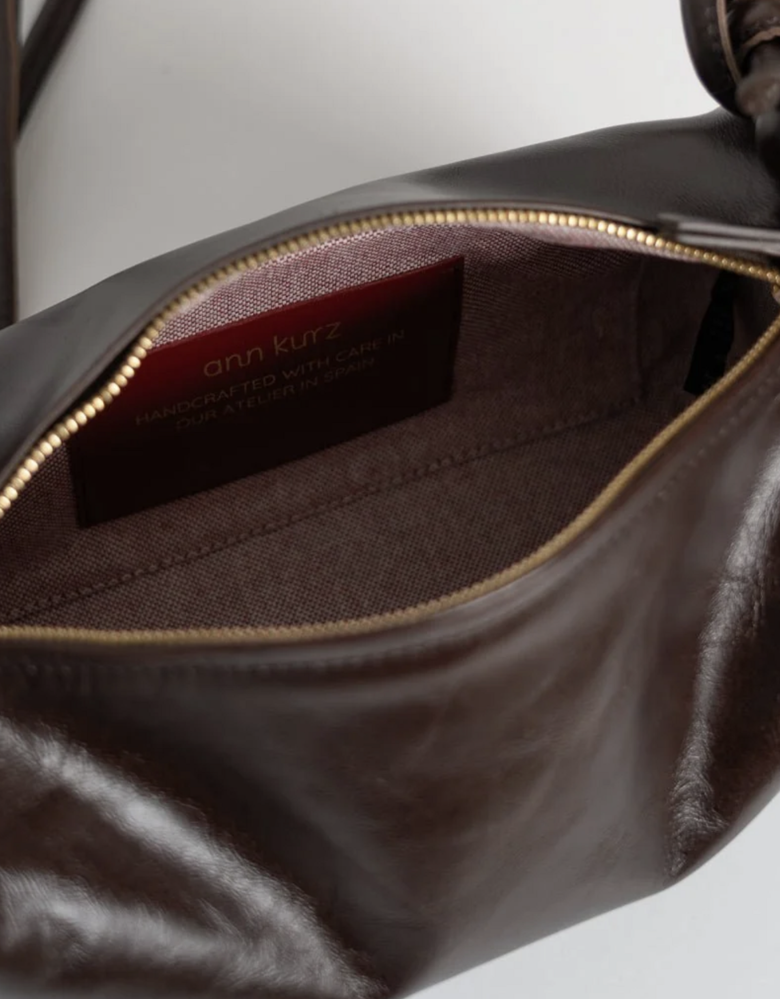 Ann Kurz Handtas 'Squa Baguette' - Shiny Nappa Mocha - Ann Kurz