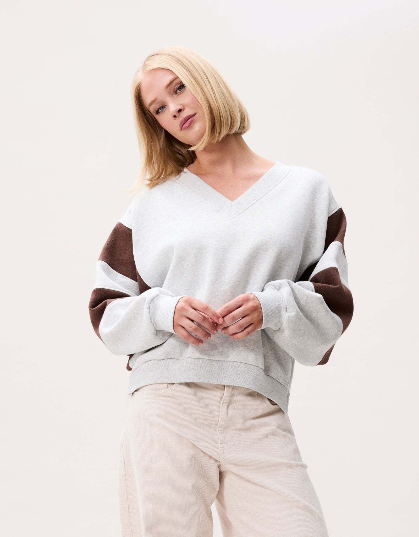 Catwalk Junkie Sweater V-Neck 'Sporty' - Light Grey Melange - Catwalk Junkie