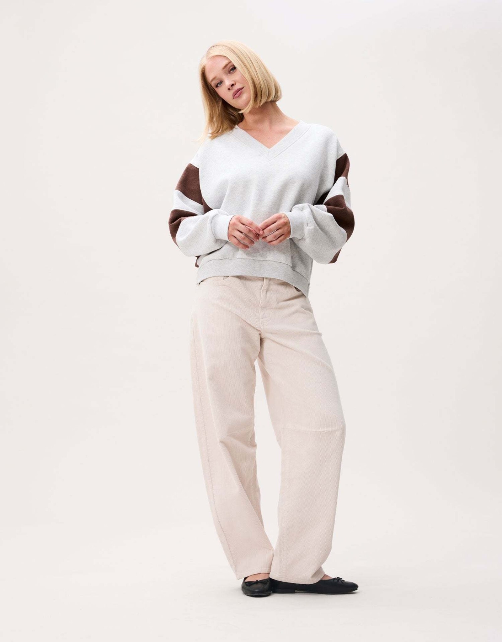 Catwalk Junkie Sweater V-Neck 'Sporty' - Light Grey Melange - Catwalk Junkie