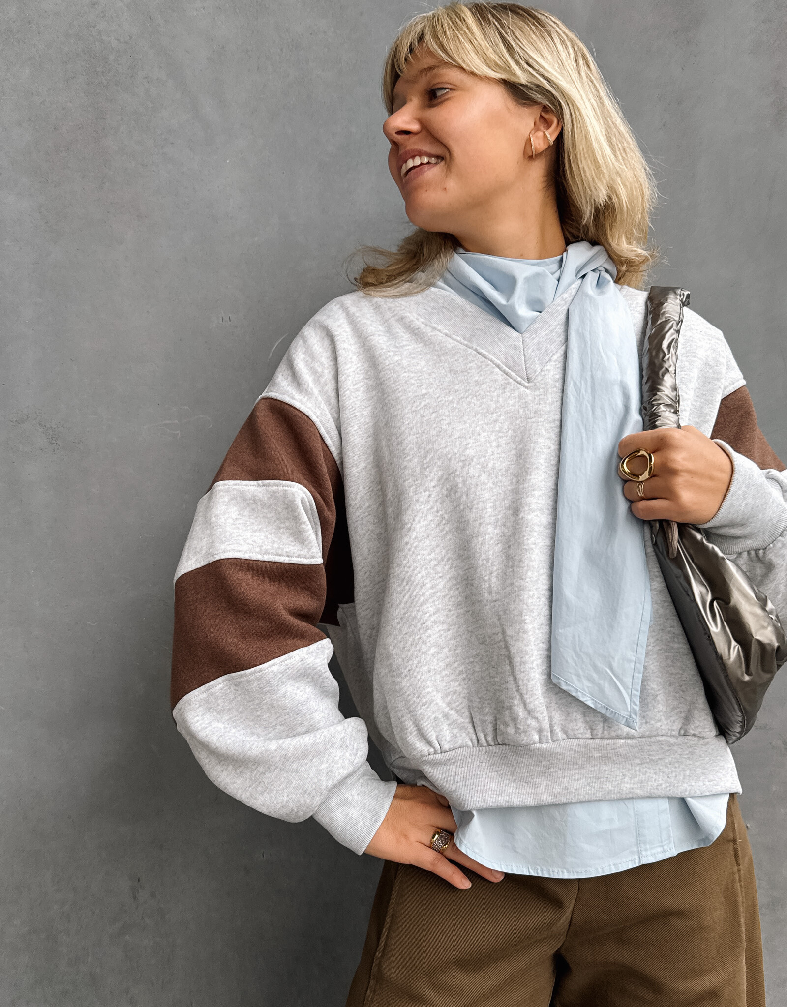 Catwalk Junkie Sweater V-Neck 'Sporty' - Light Grey Melange - Catwalk Junkie
