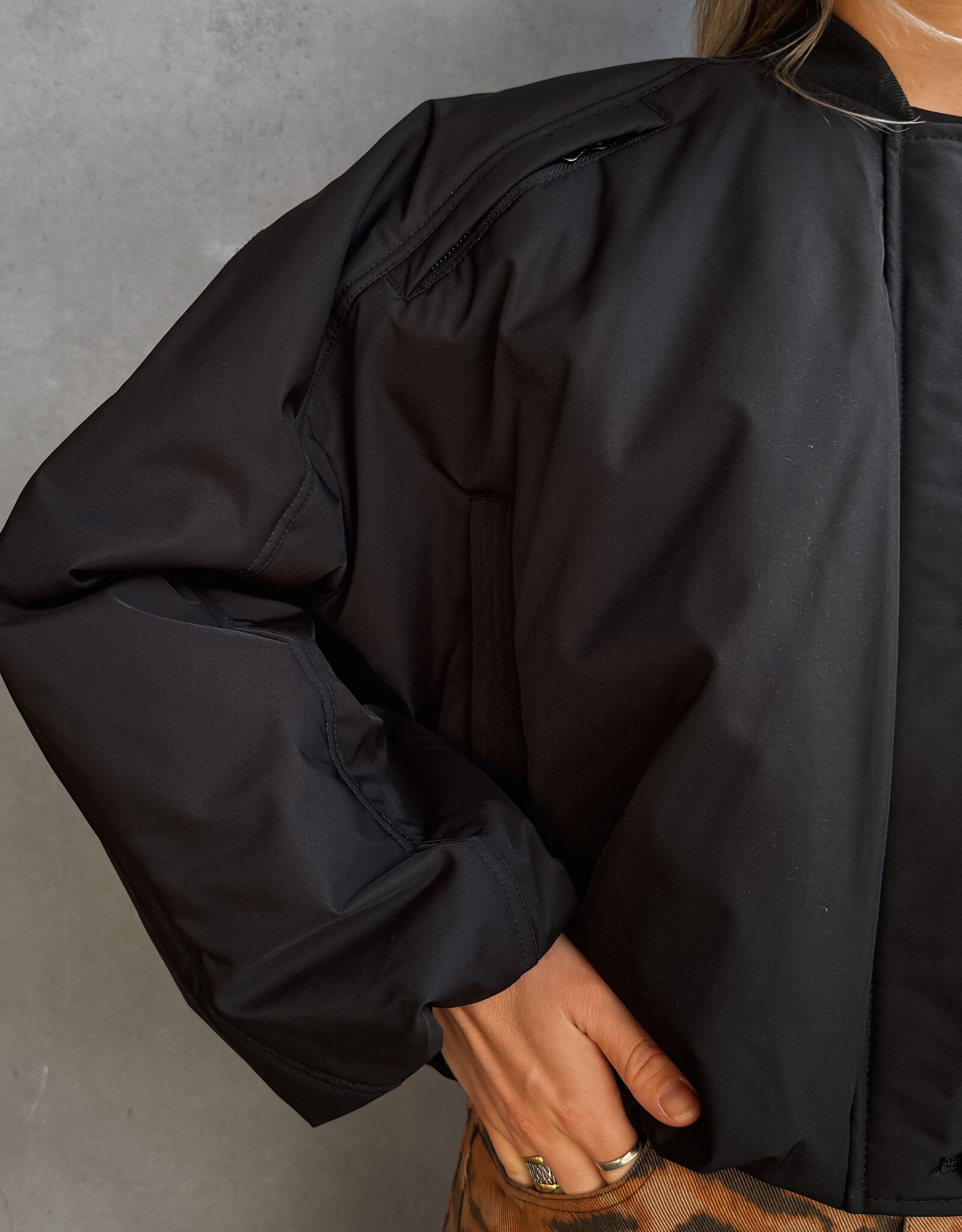 The Golden House Ad Bomber 'Vicente' - Noir