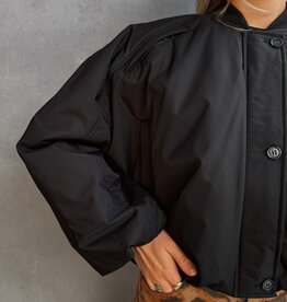 The Golden House Ad Bomber 'Vicente' - Noir