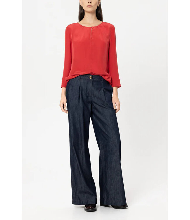 237504/3597 cl 458 cherry red