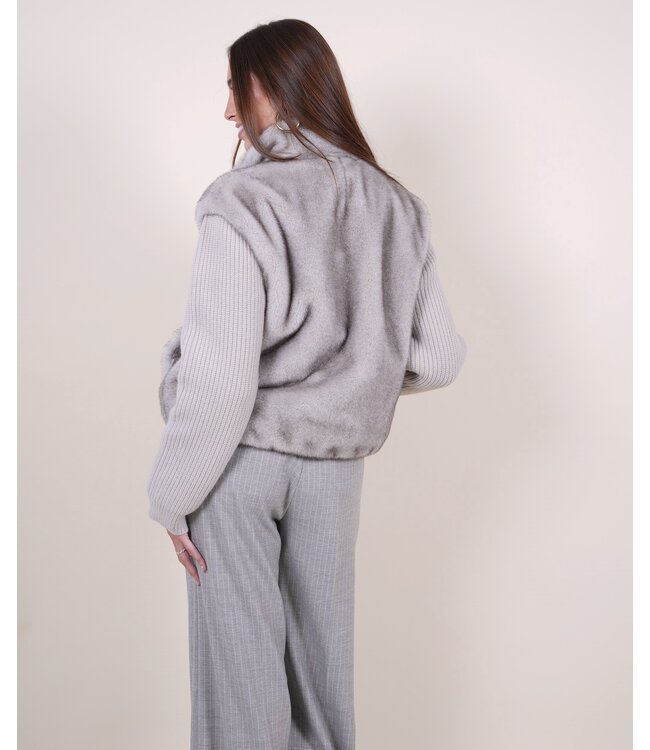 PE0241 520288 cl 911