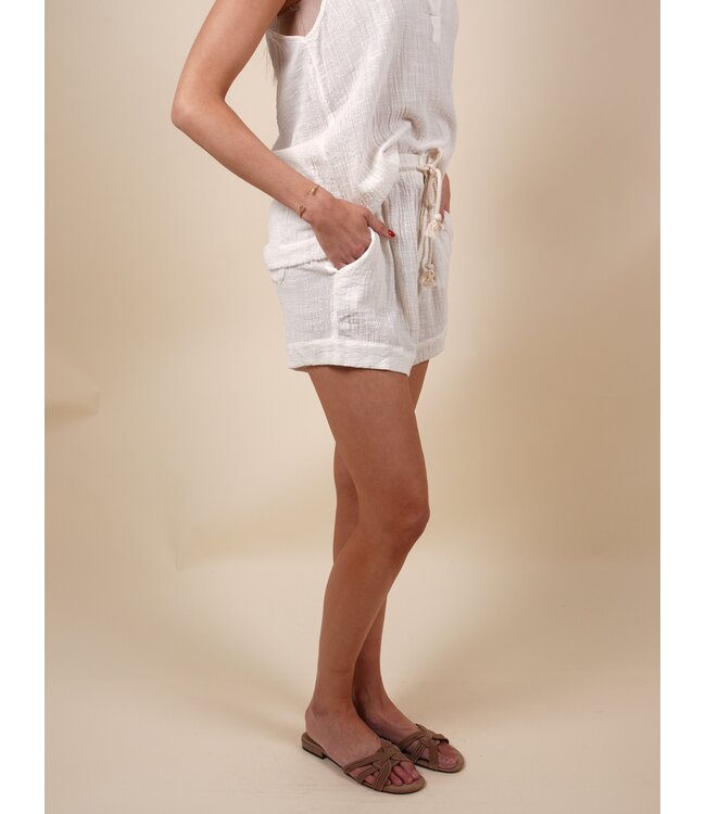 Calvi short off white