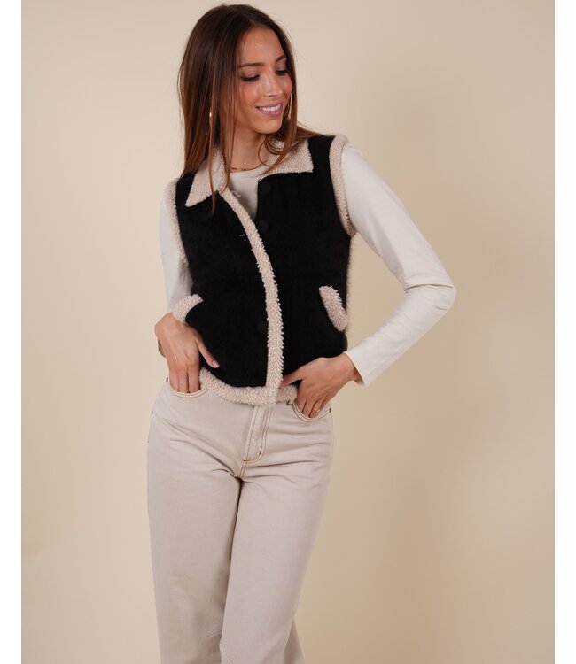 Grizzly wrangler vest black