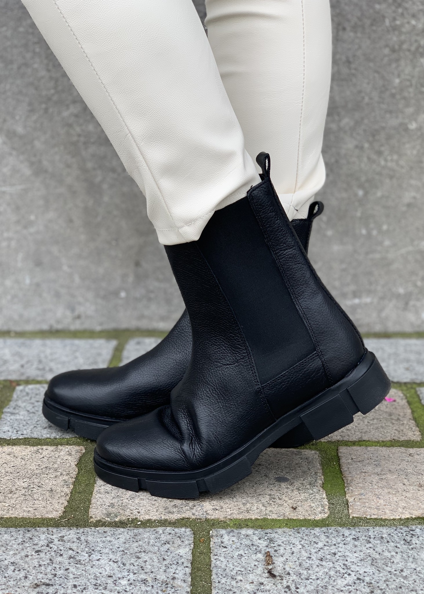 Zwarte TANGO Chelsea boots CATE 20 | Omoda